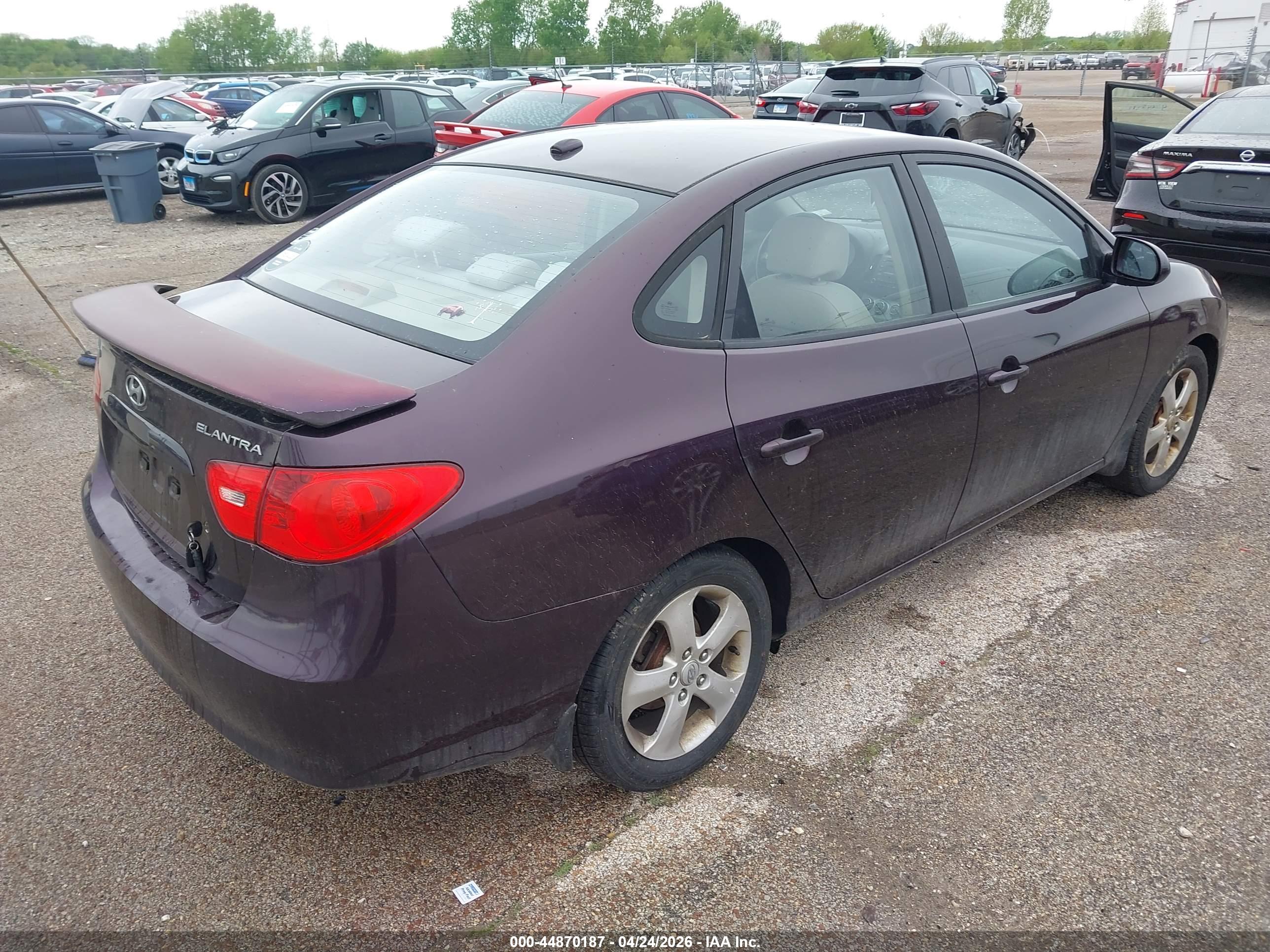 HYUNDAI ELANTRA image 4