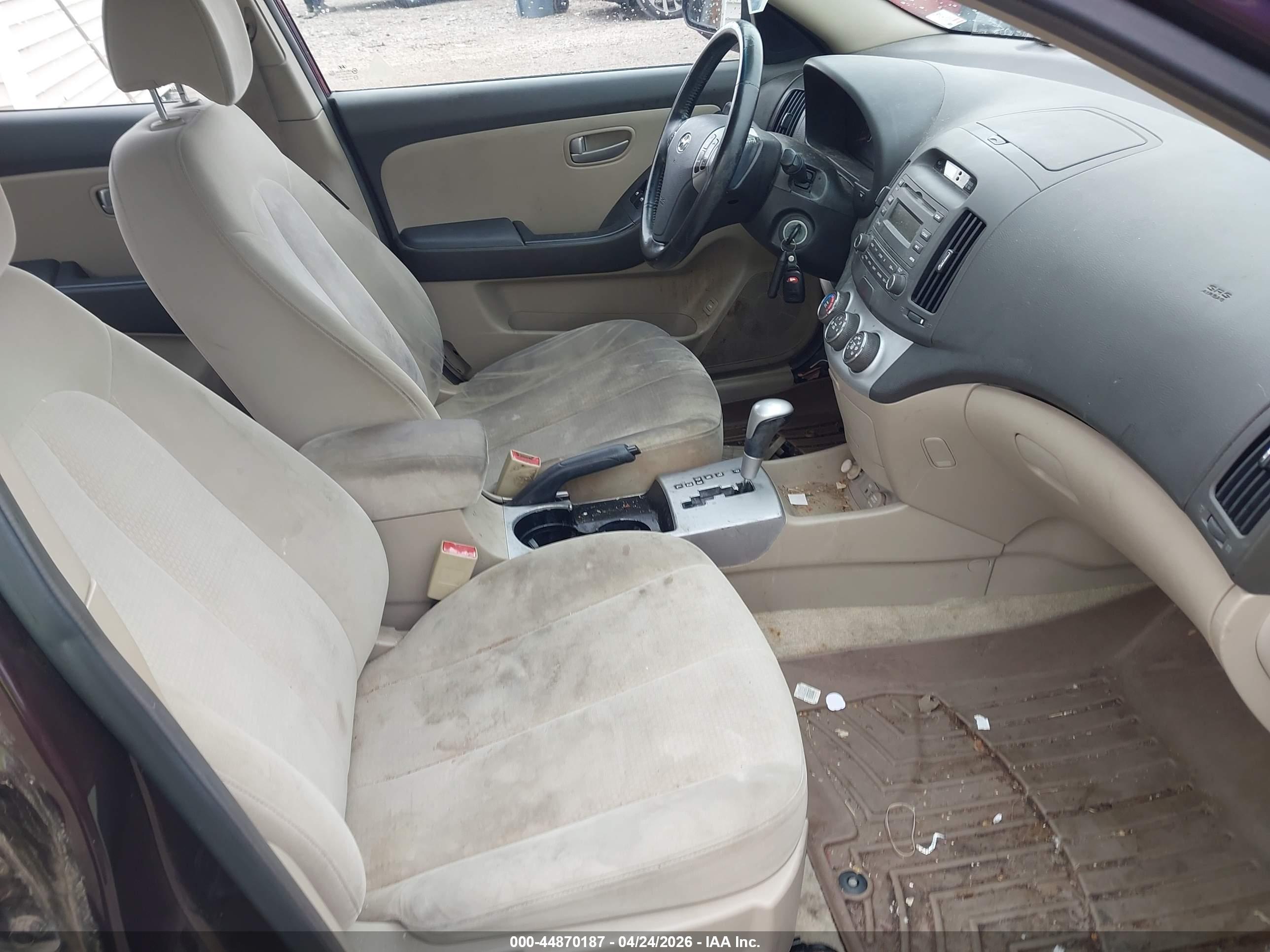 HYUNDAI ELANTRA image 5