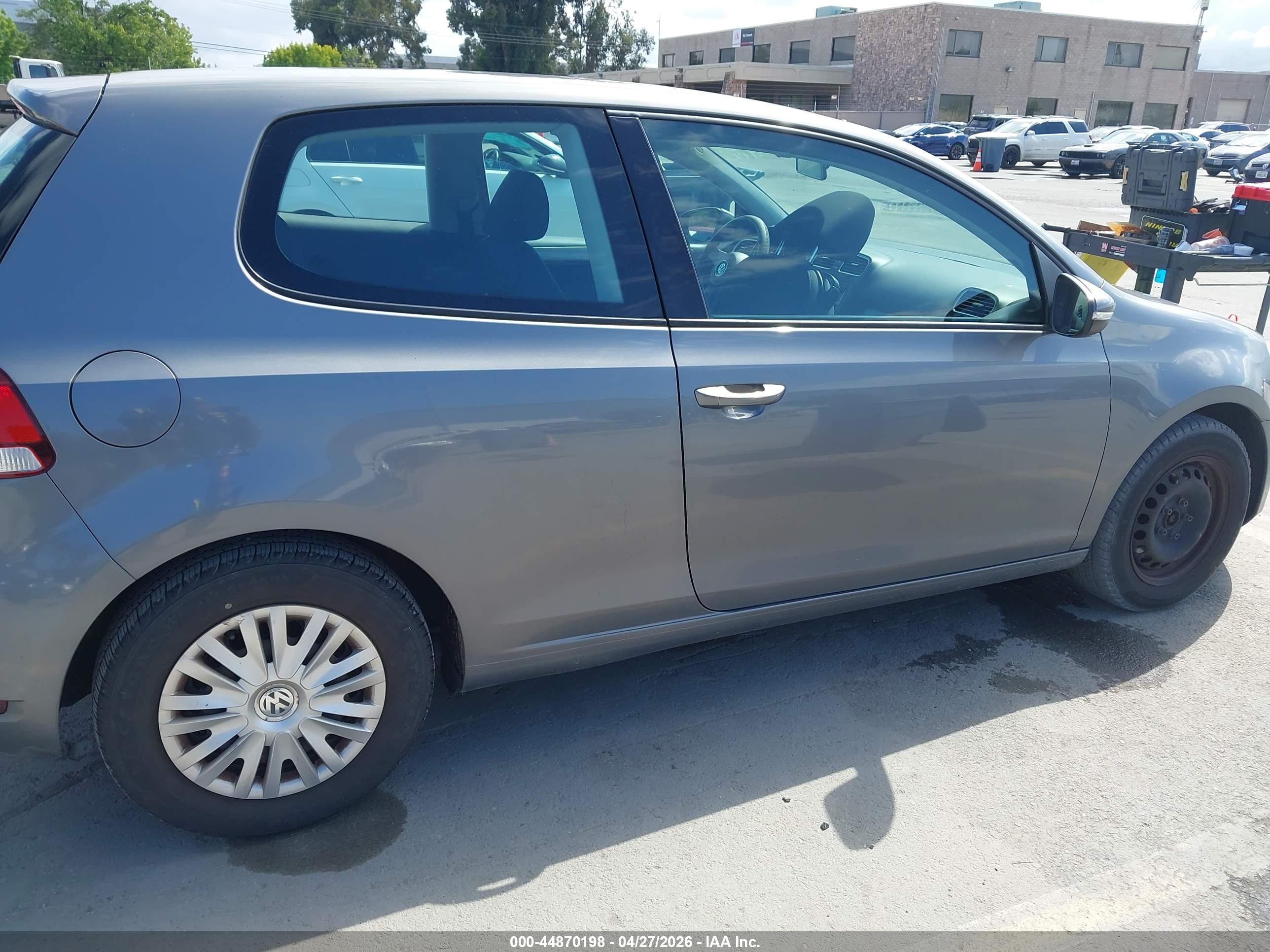 VOLKSWAGEN GOLF image 6