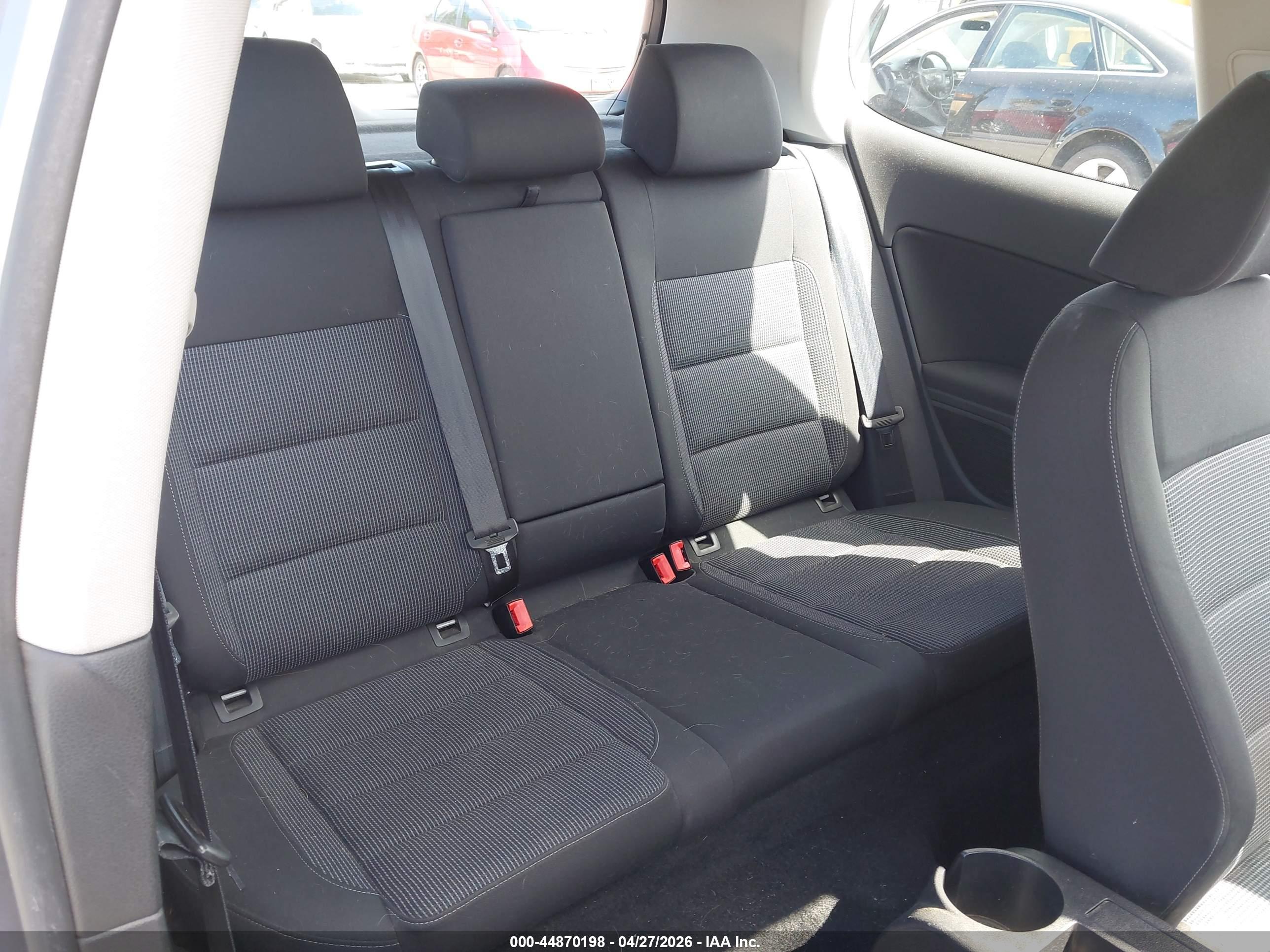 VOLKSWAGEN GOLF image 8