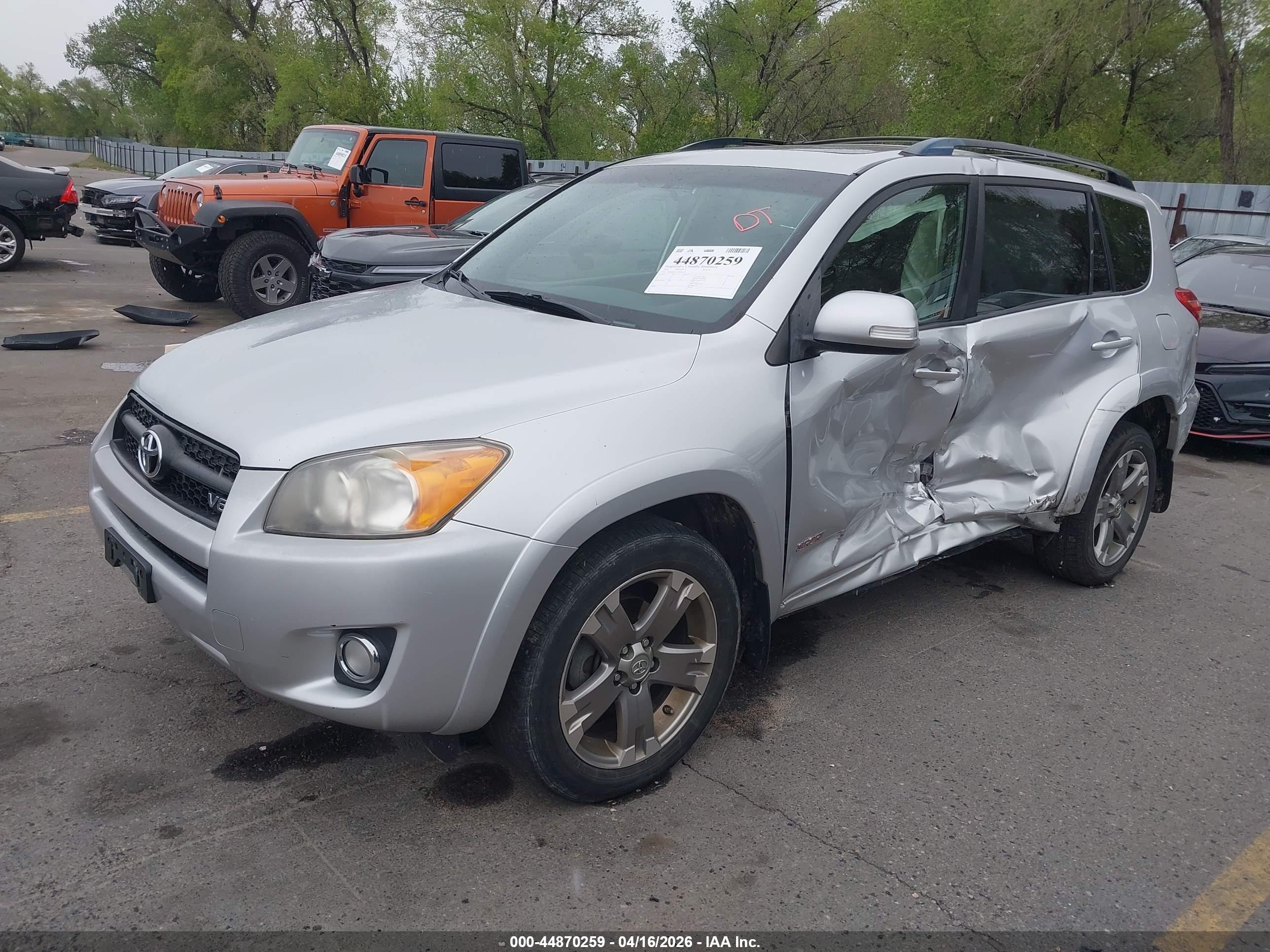 TOYOTA RAV4 image 2