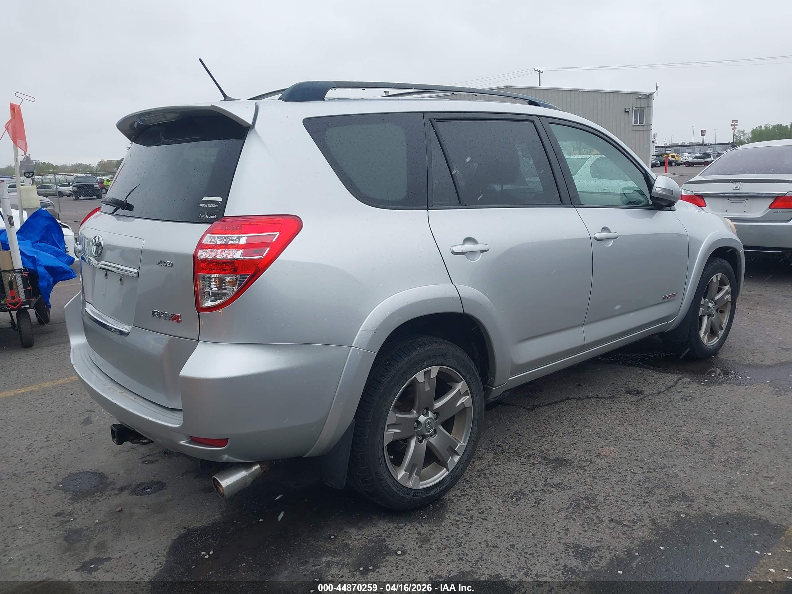 TOYOTA RAV4 image 4