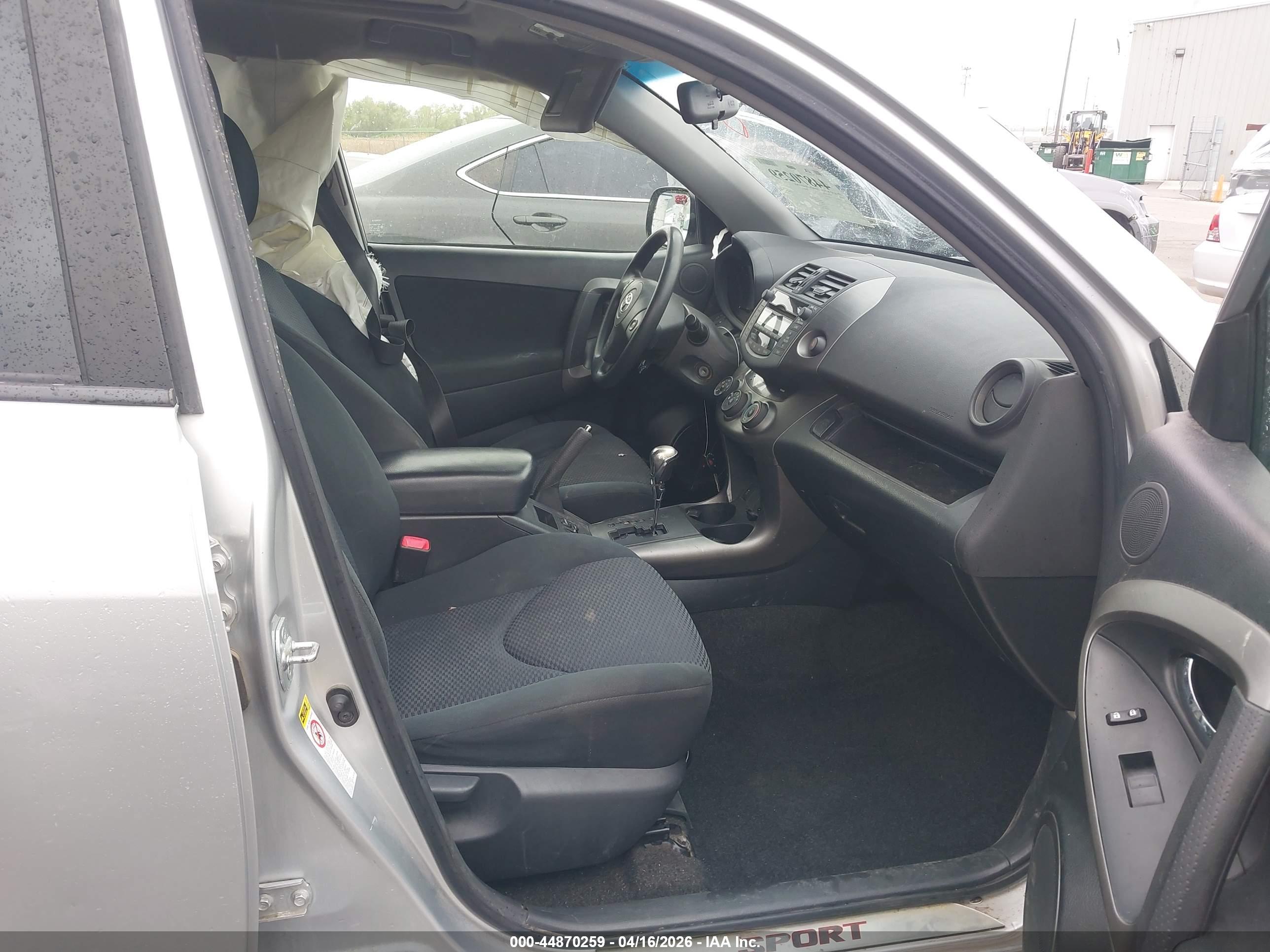 TOYOTA RAV4 image 5