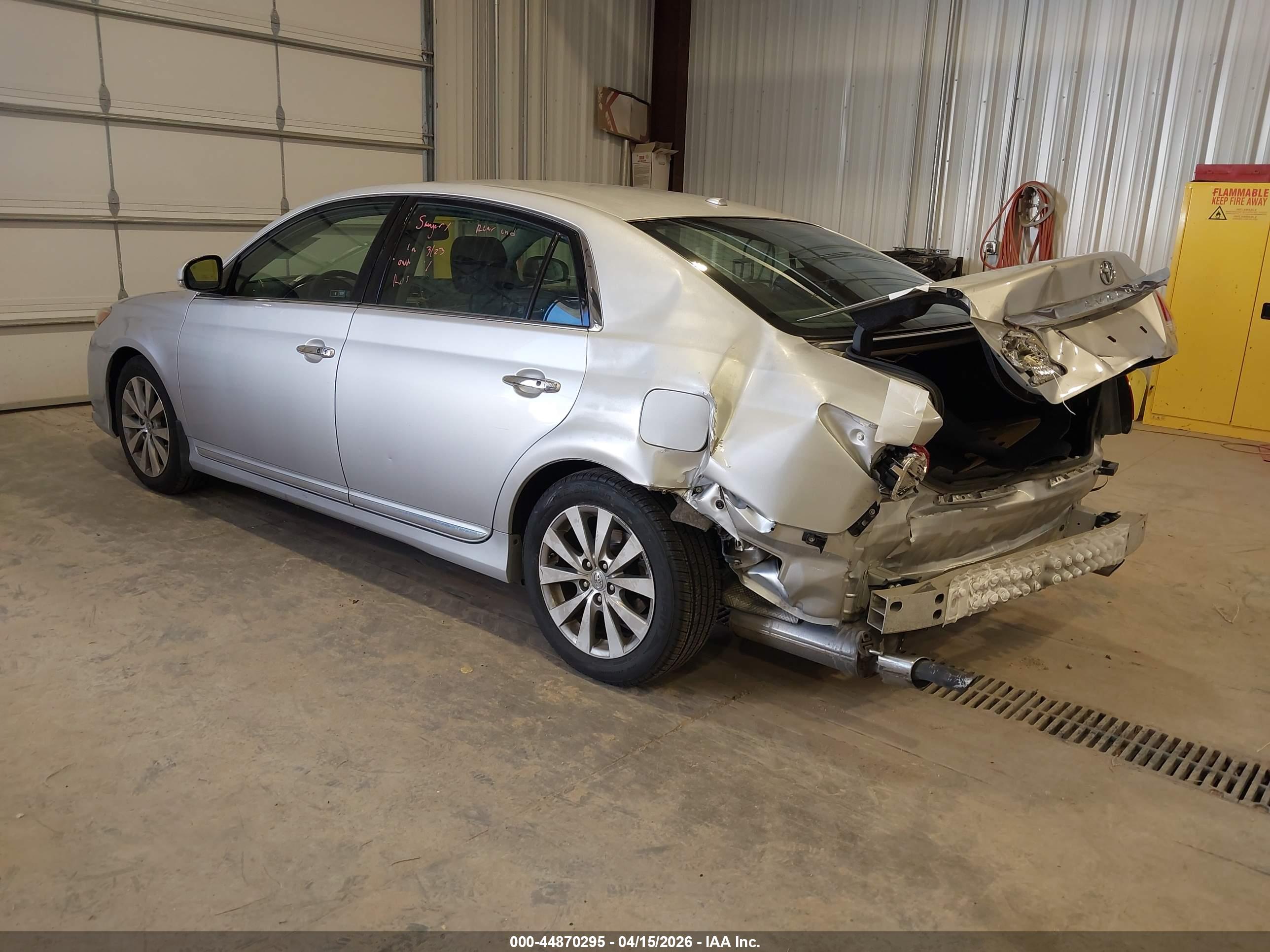 TOYOTA AVALON image 3