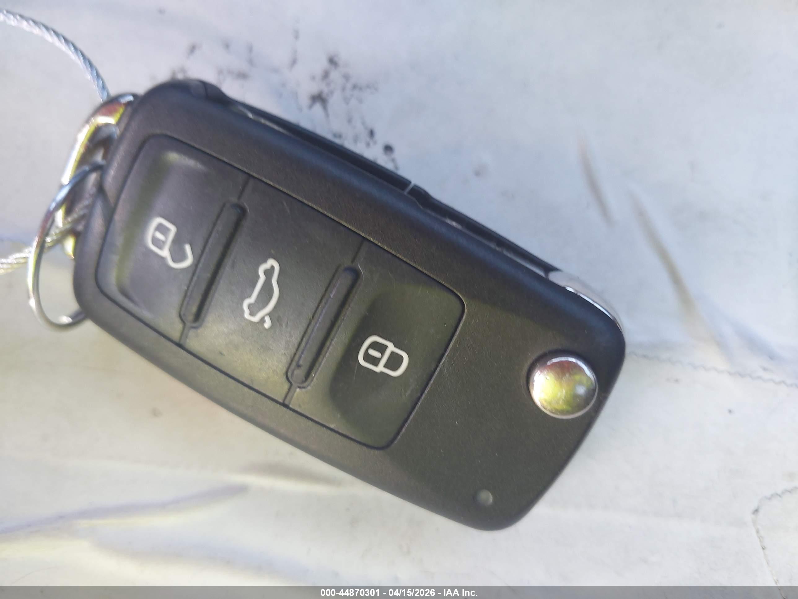 VOLKSWAGEN BEETLE image 11