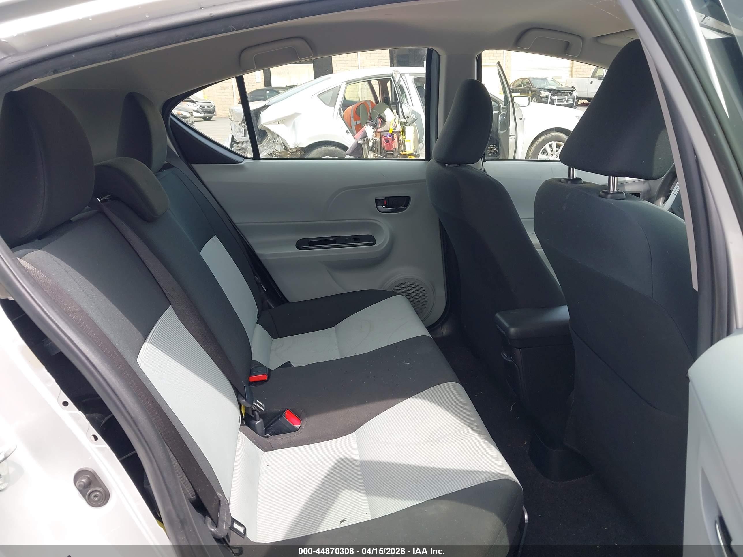 TOYOTA PRIUS image 8