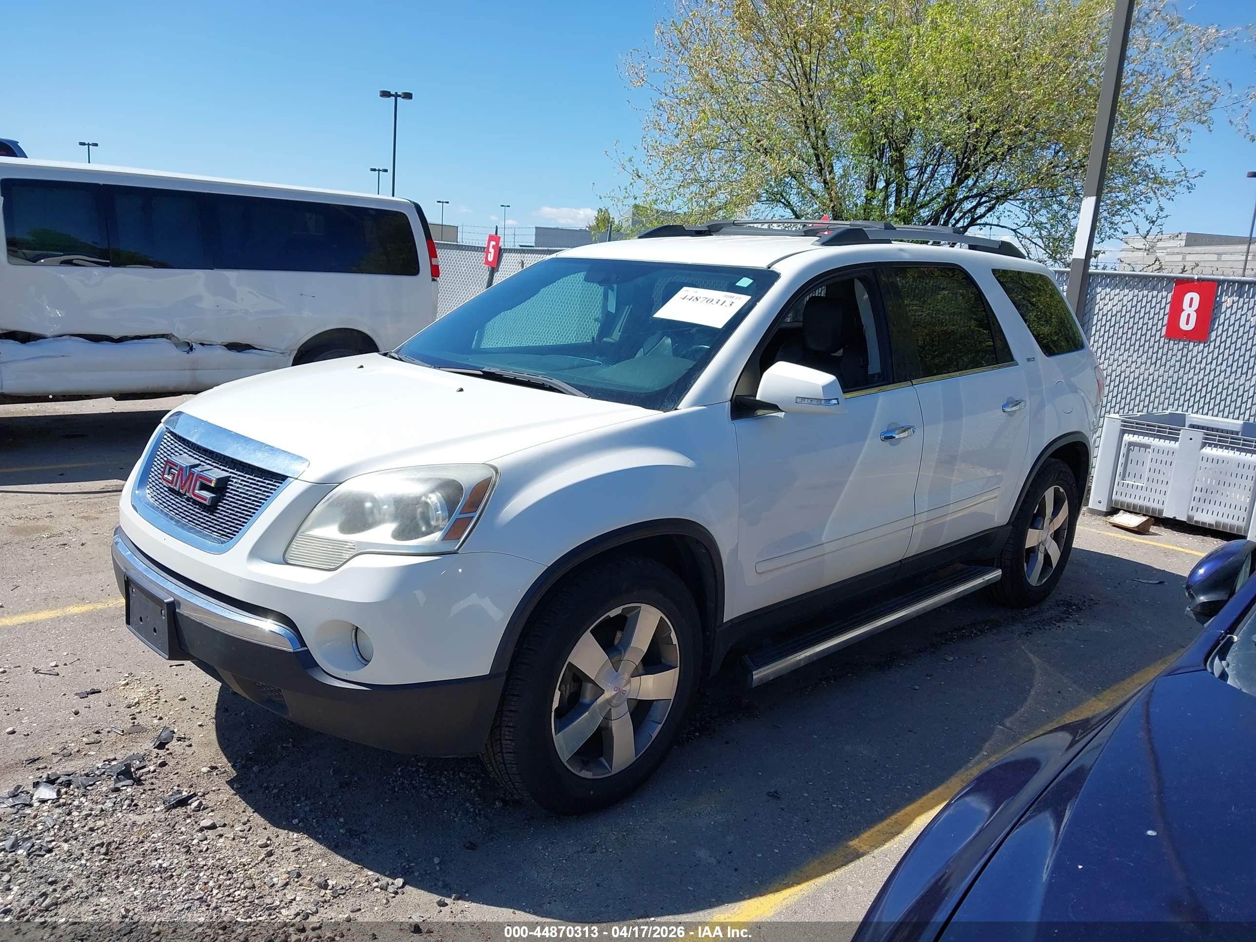 GMC ACADIA image 2