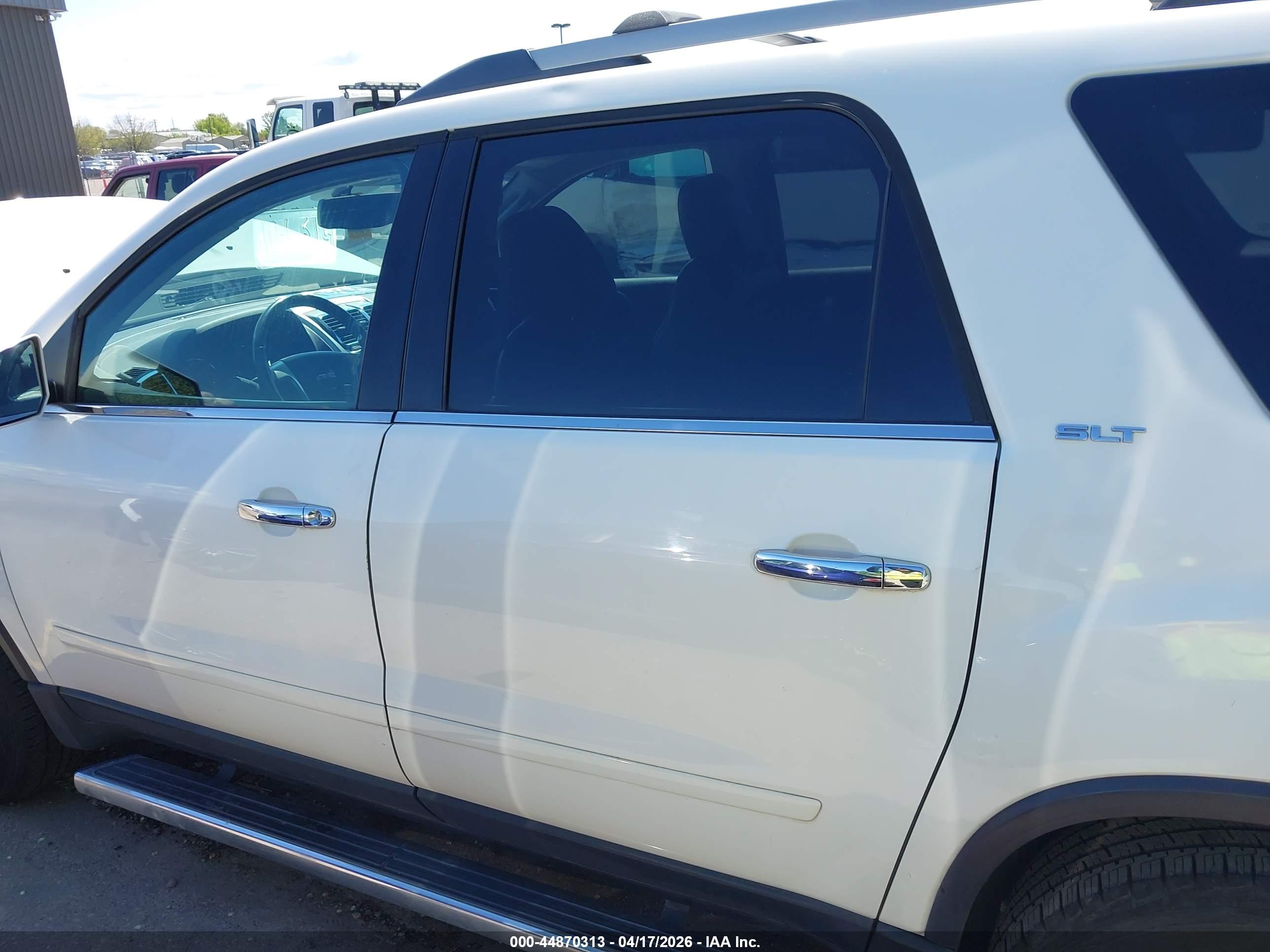 GMC ACADIA image 6