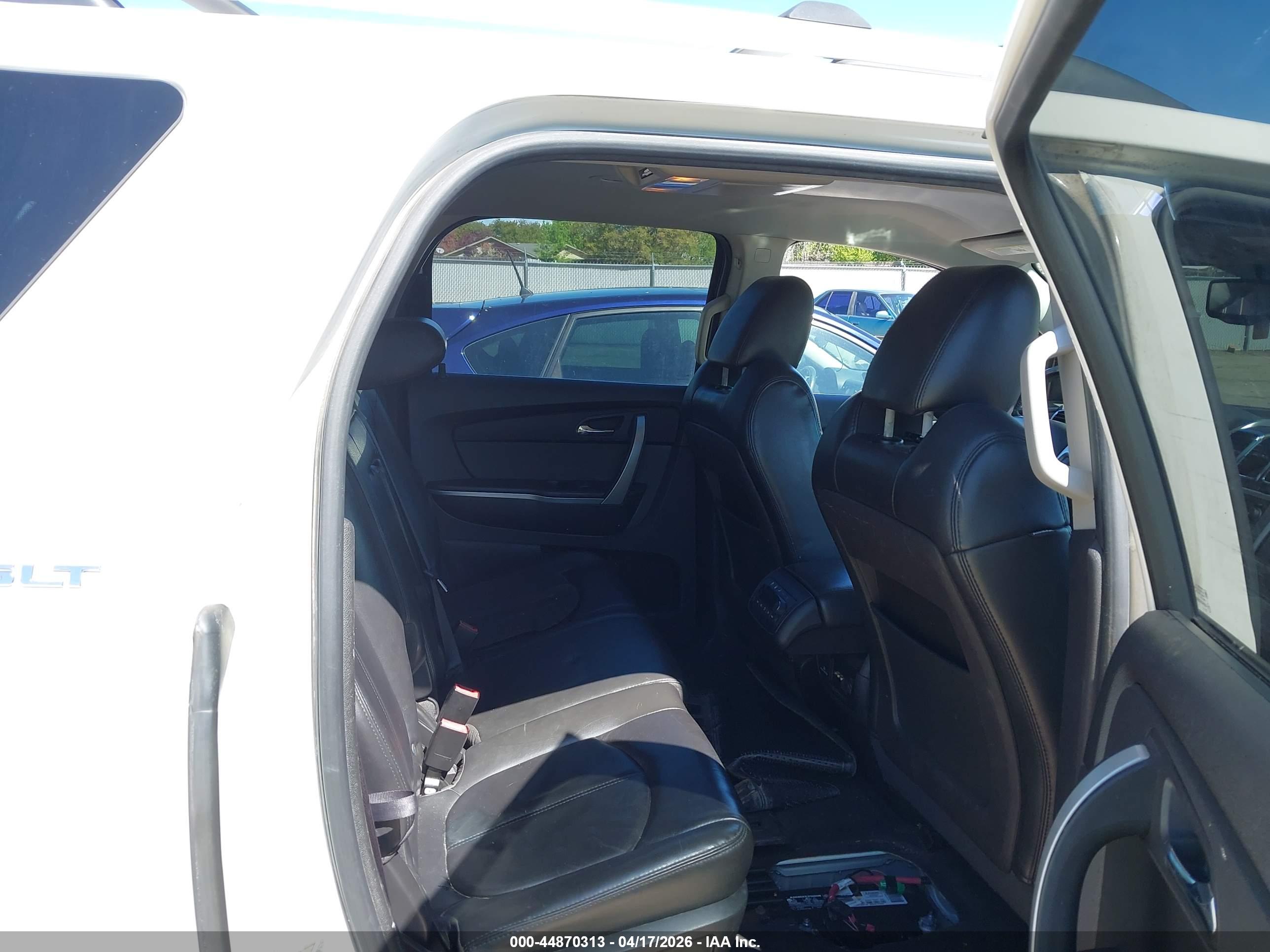 GMC ACADIA image 8