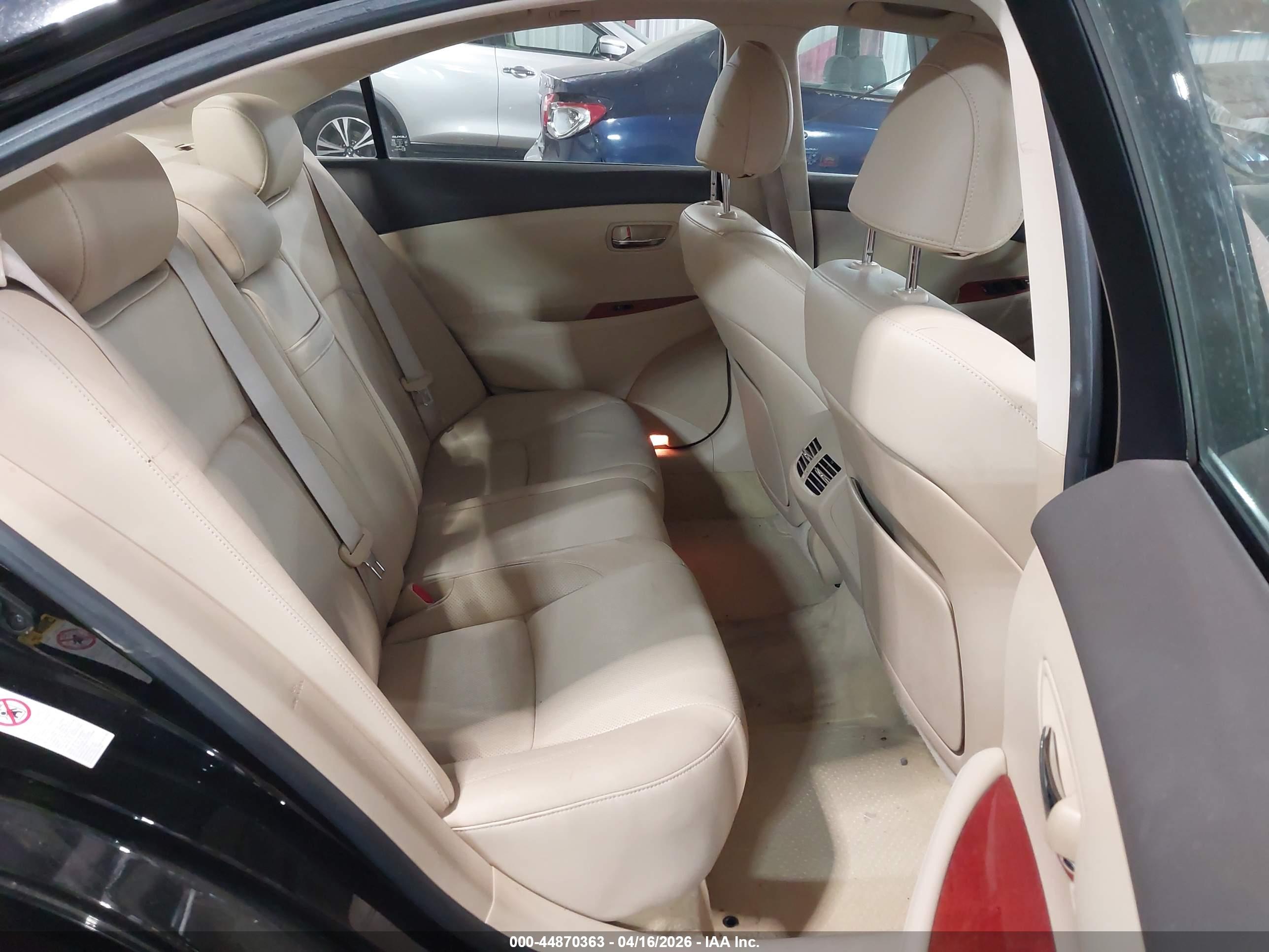 LEXUS ES image 8