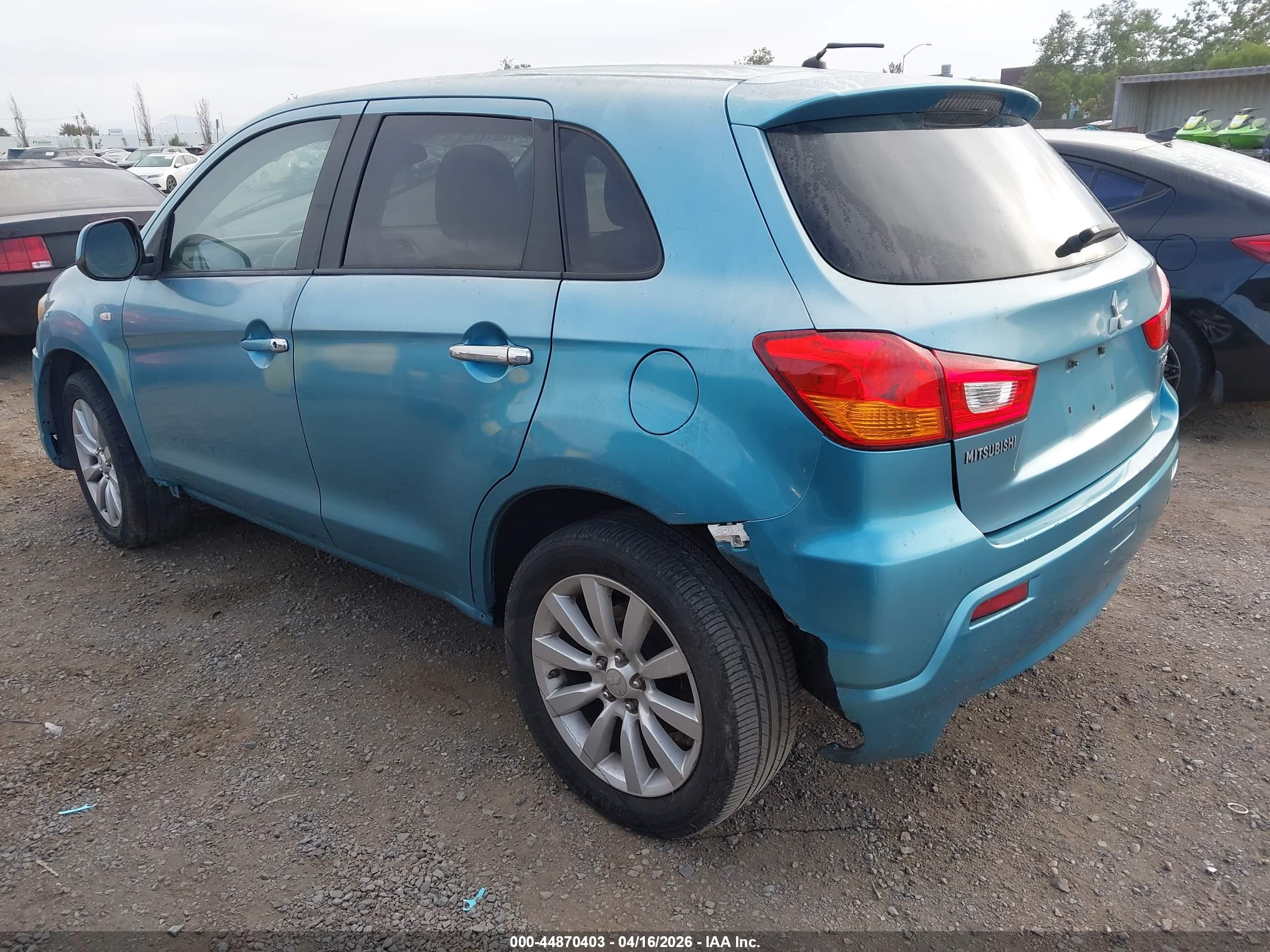 MITSUBISHI OUTLANDER image 3