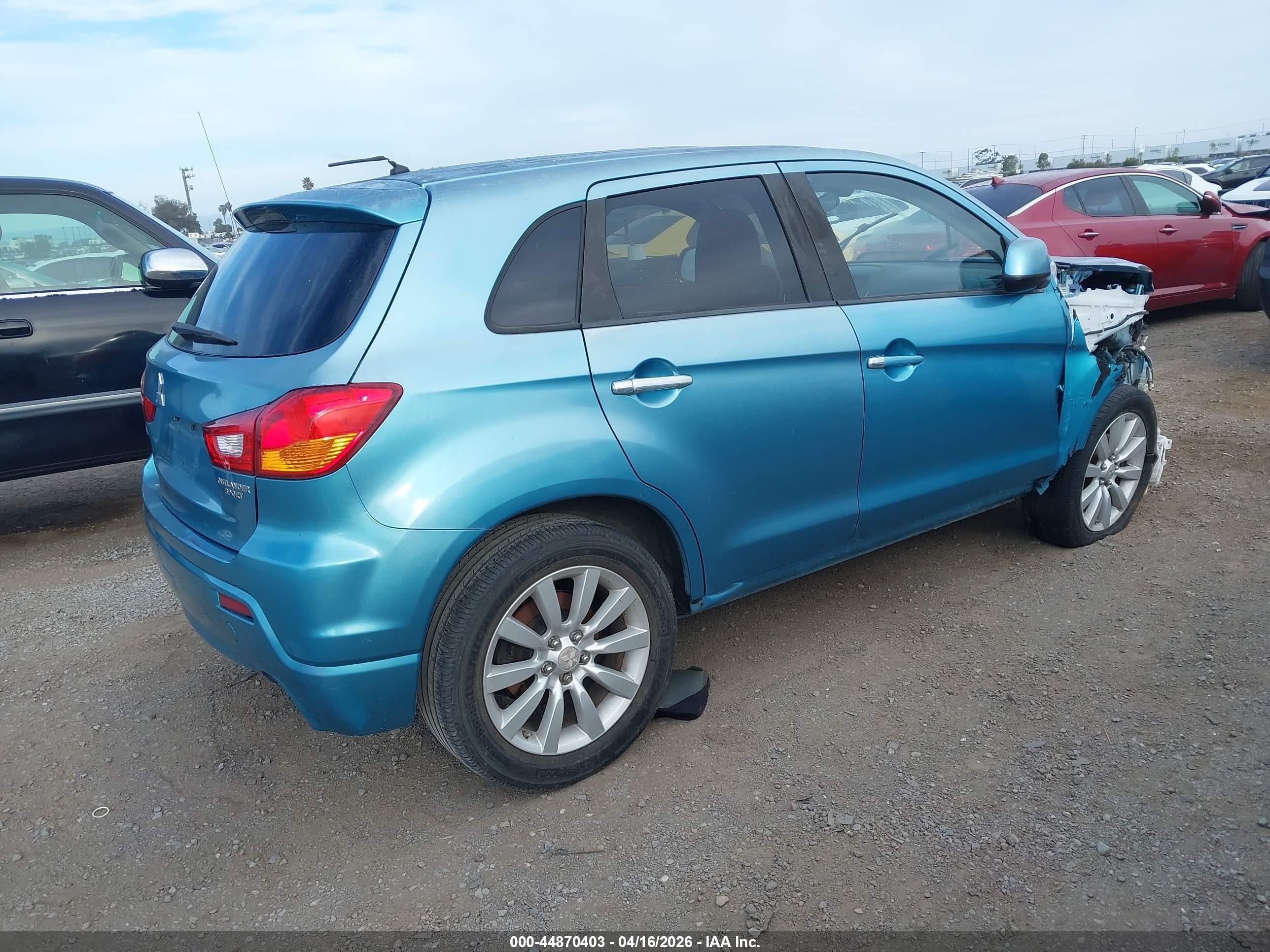 MITSUBISHI OUTLANDER image 4