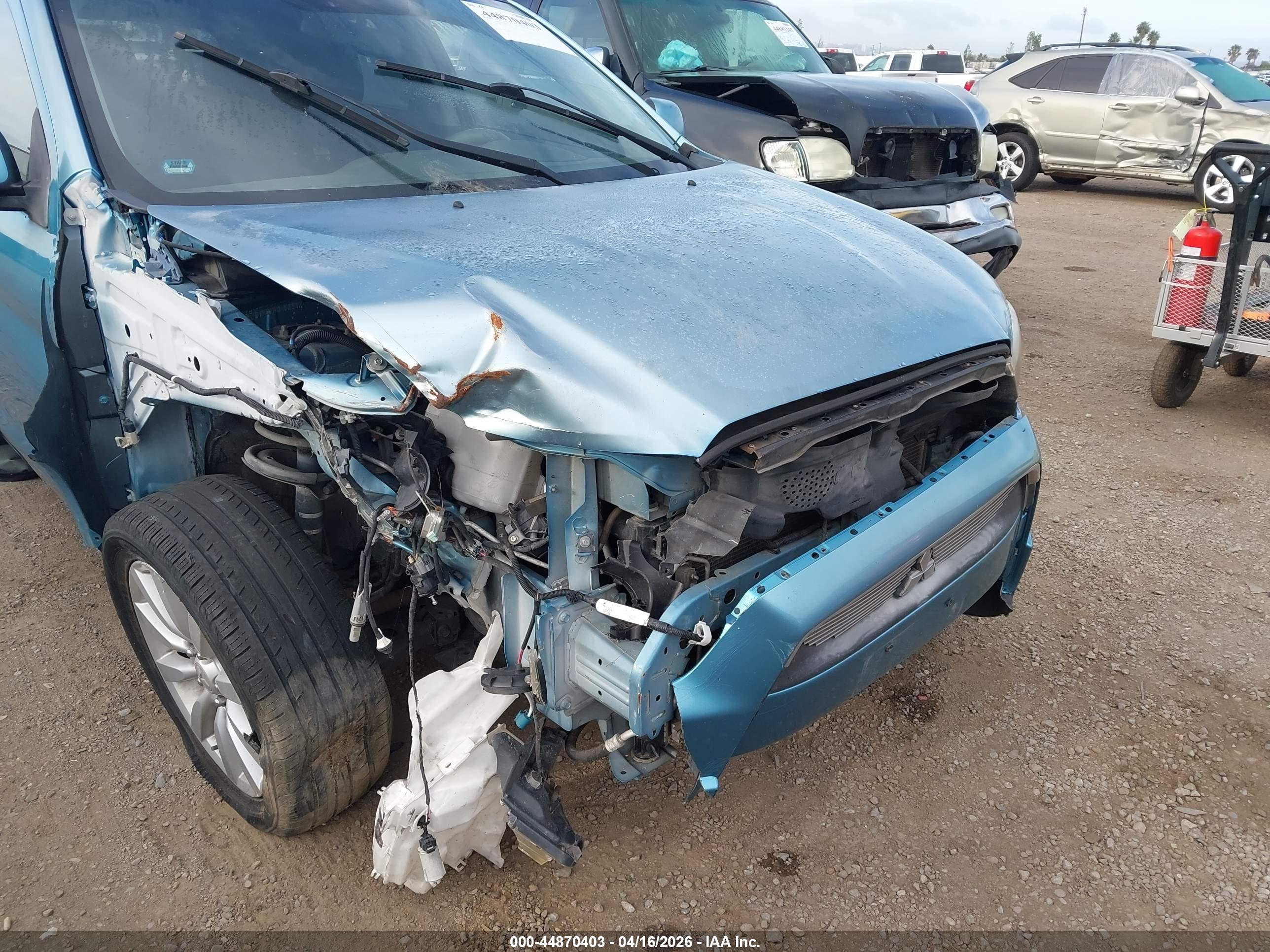 MITSUBISHI OUTLANDER image 6