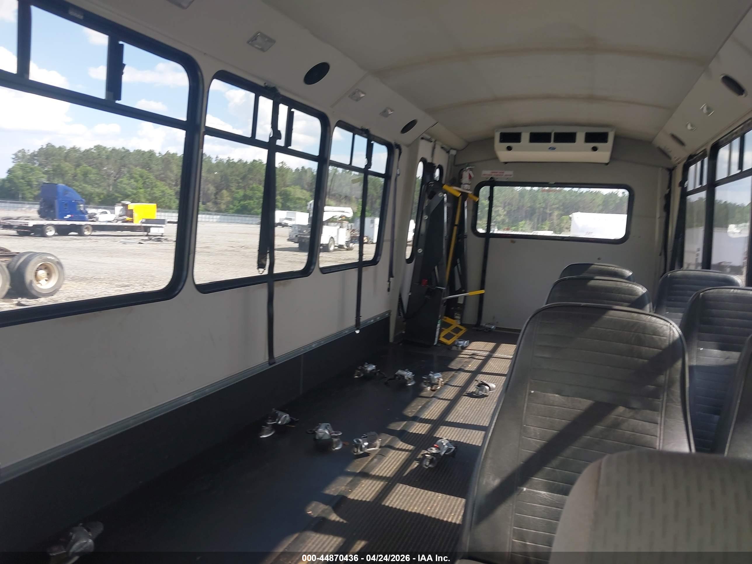 FORD BUS image 8