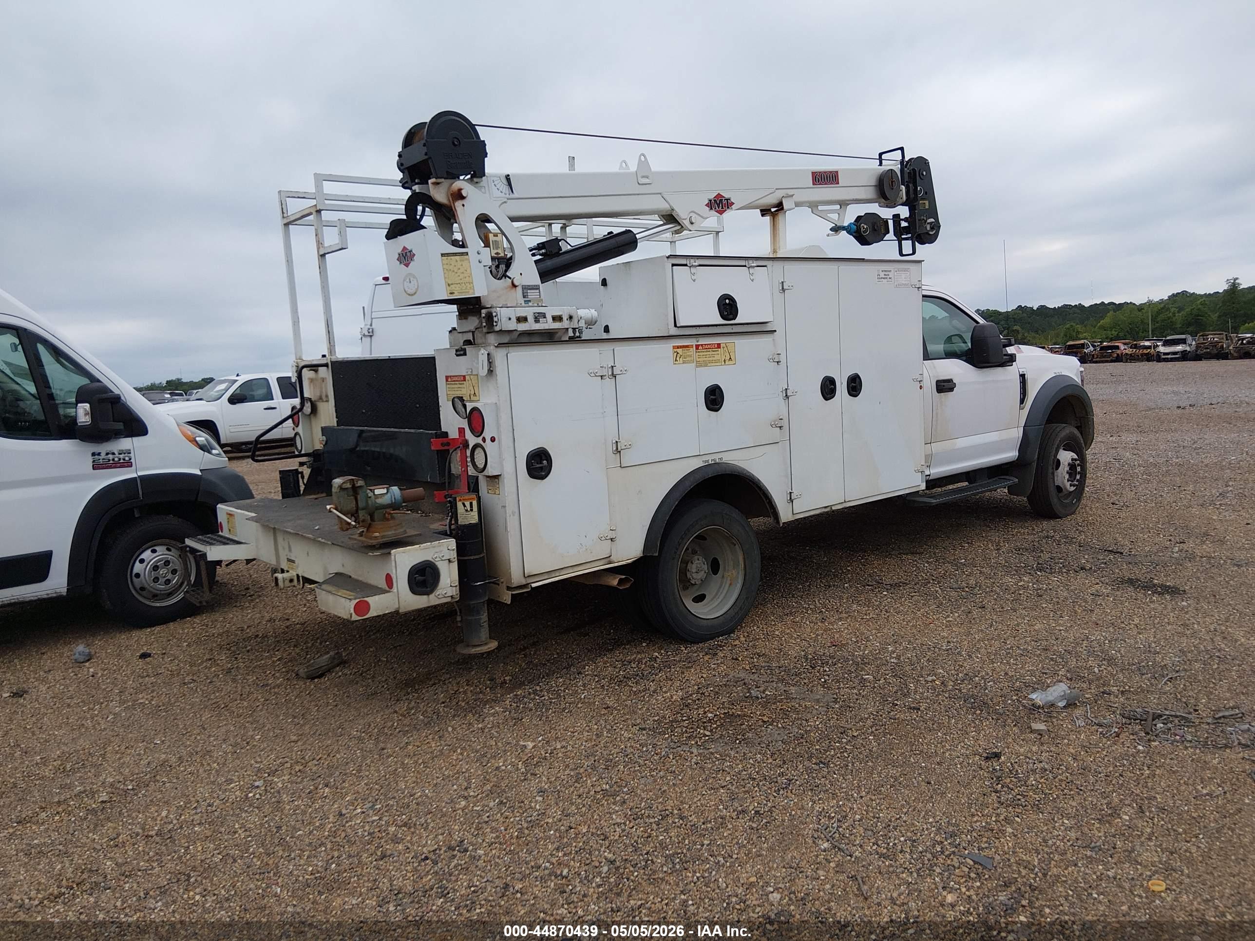 FORD F-550 image 4