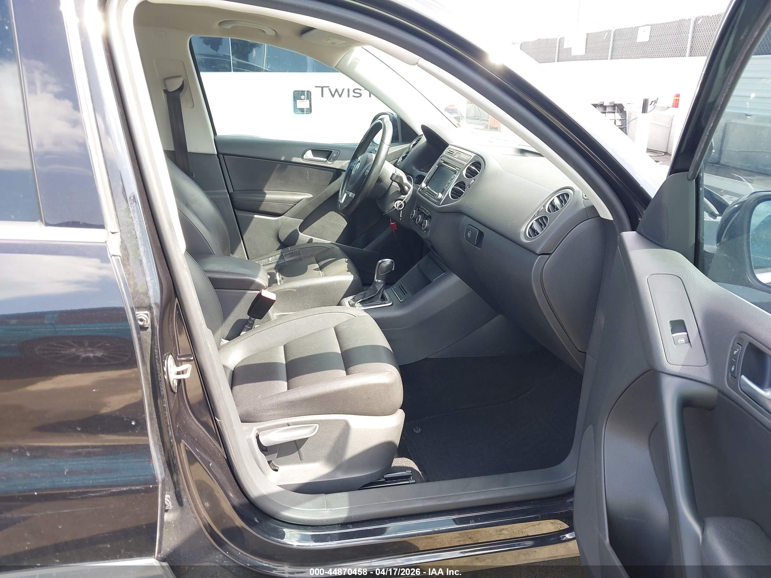 VOLKSWAGEN TIGUAN image 5