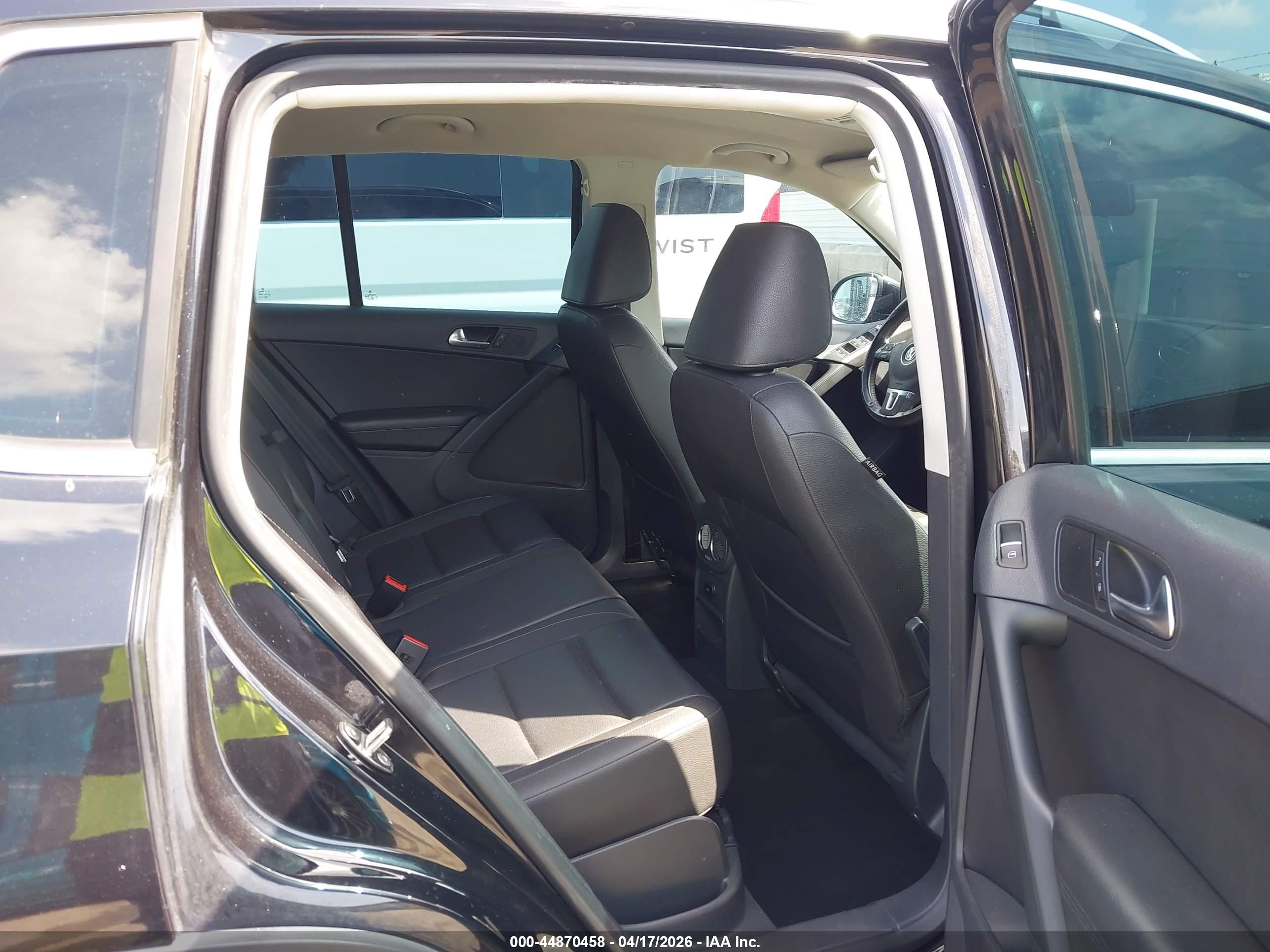 VOLKSWAGEN TIGUAN image 8