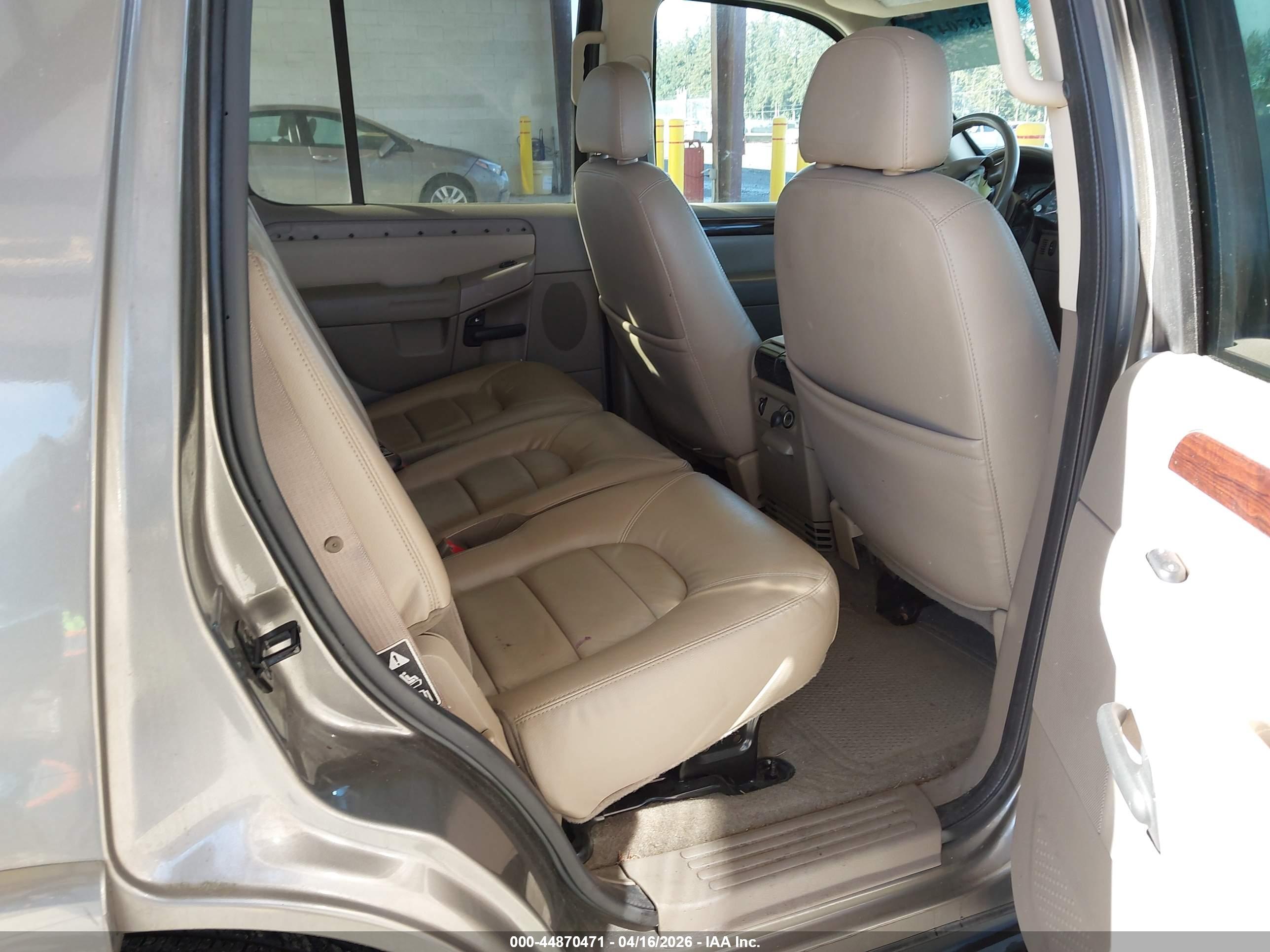 FORD EXPLORER image 8