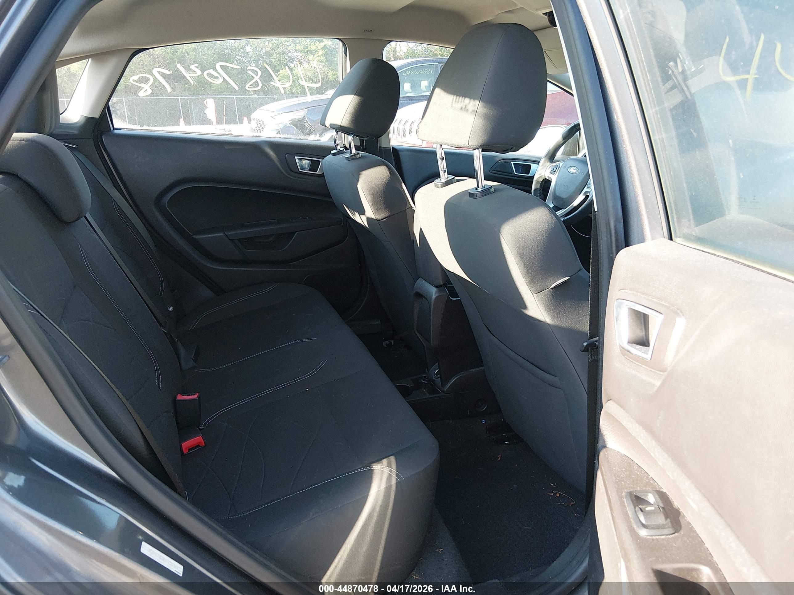 FORD FIESTA image 8