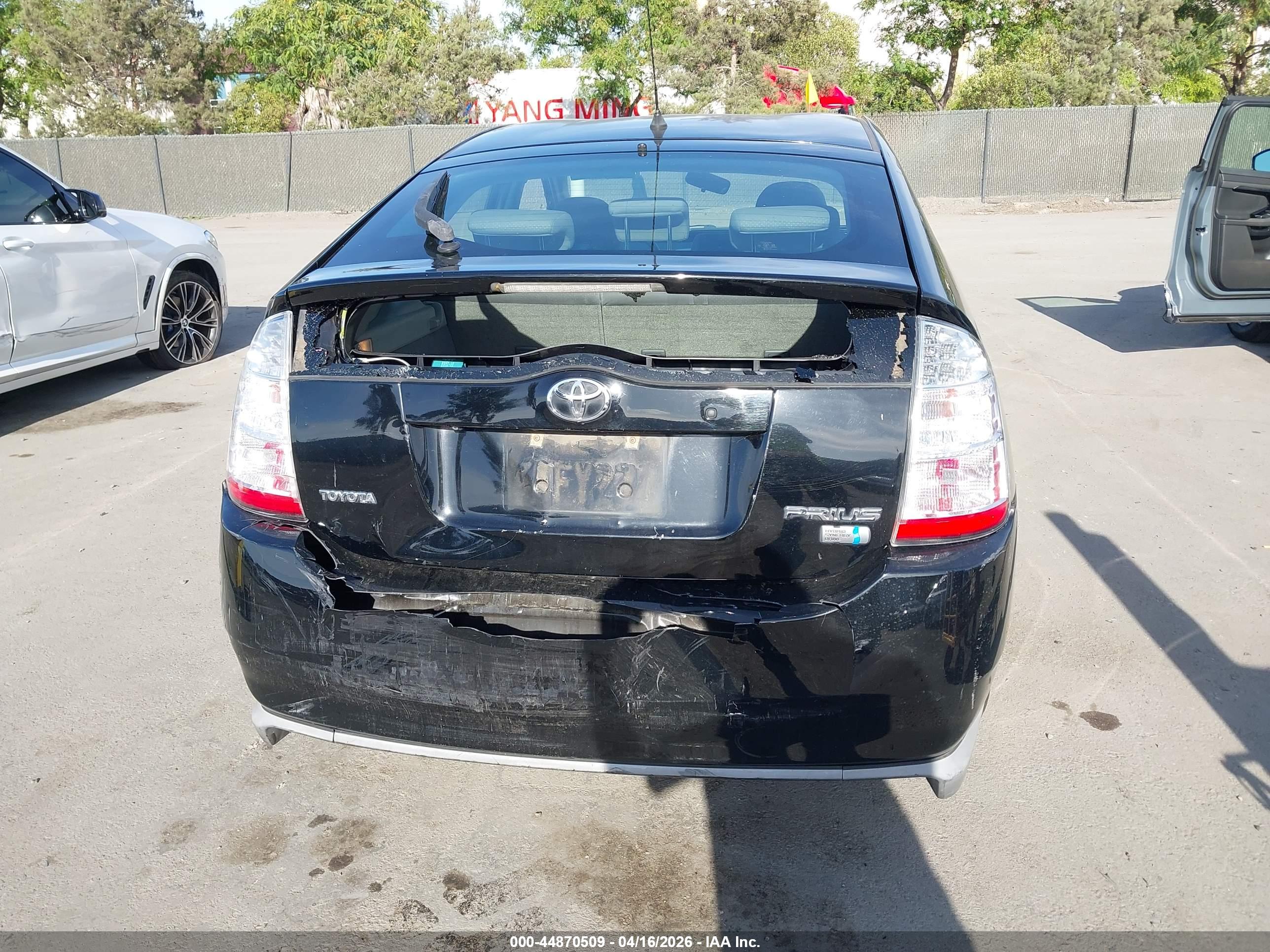 TOYOTA PRIUS image 6