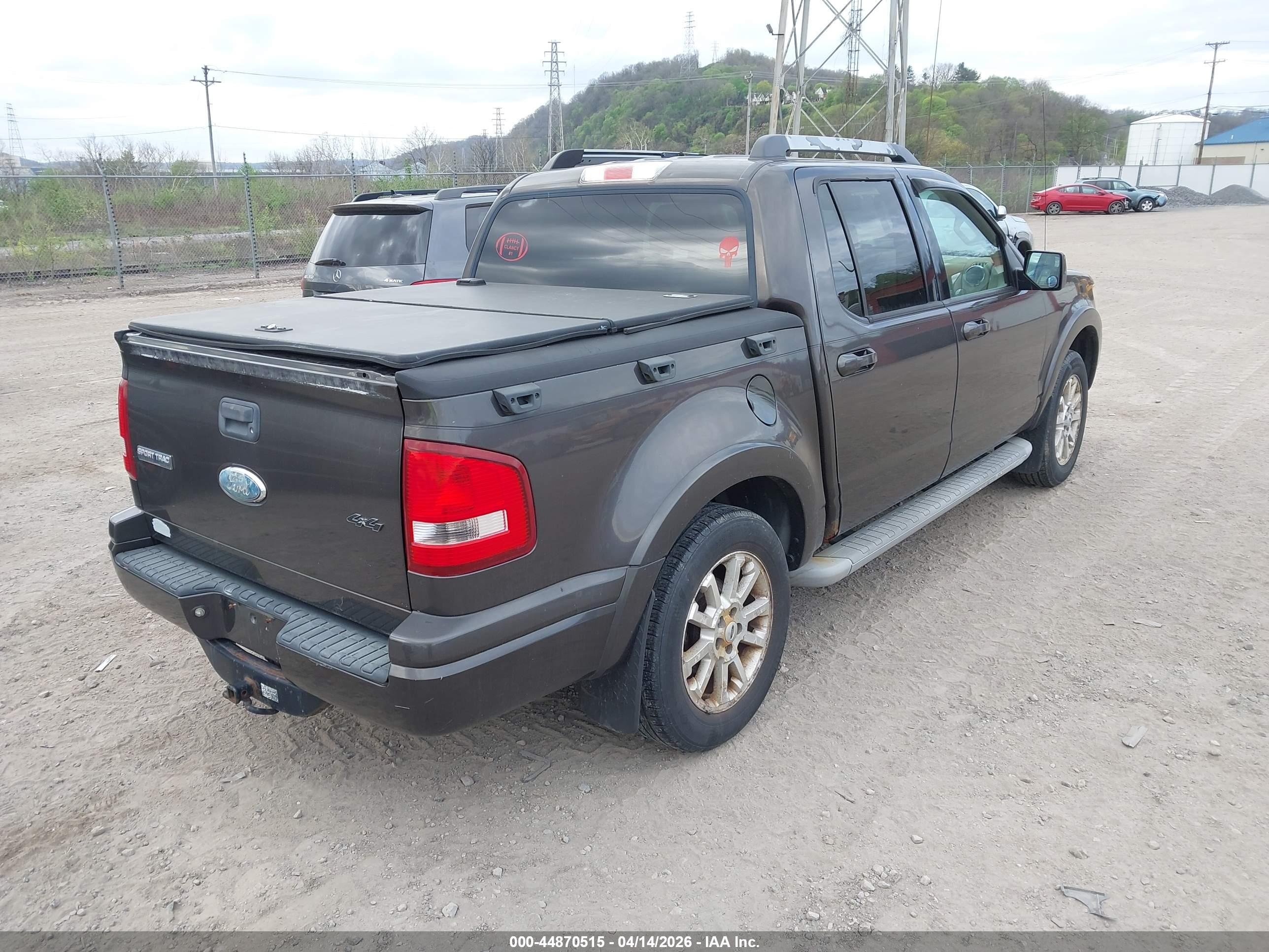 FORD EXPLORER image 4