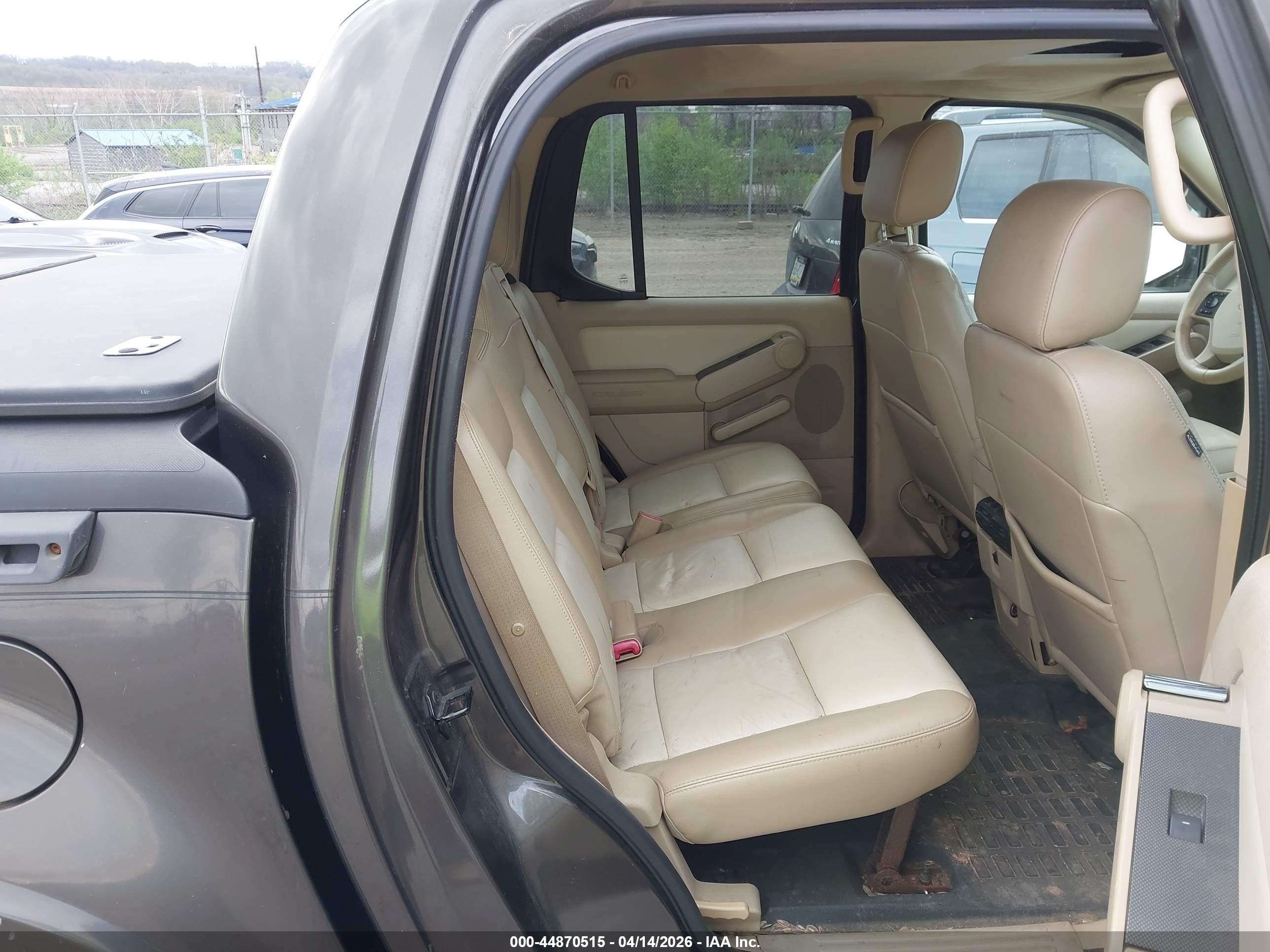 FORD EXPLORER image 8