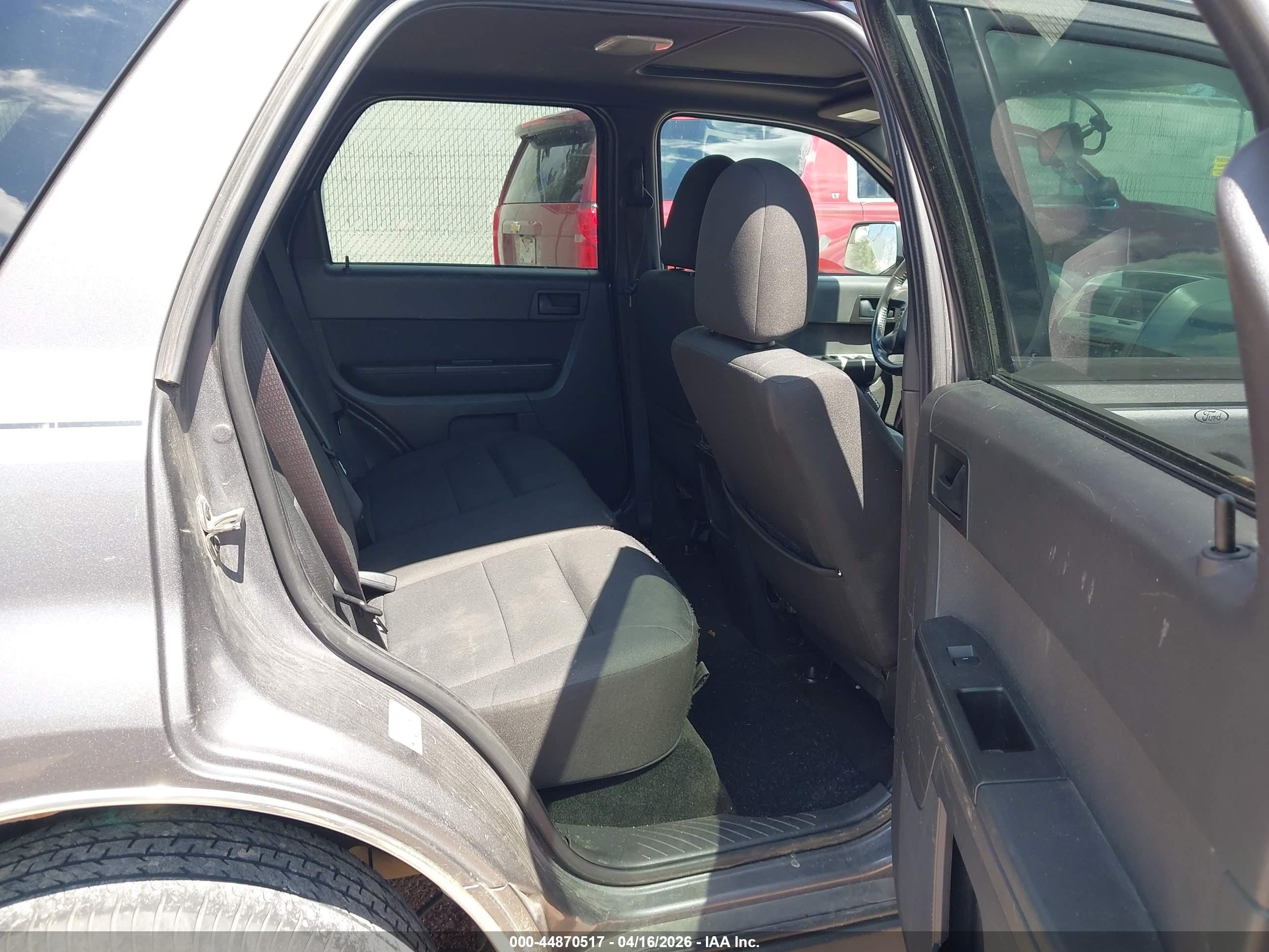 FORD ESCAPE image 8
