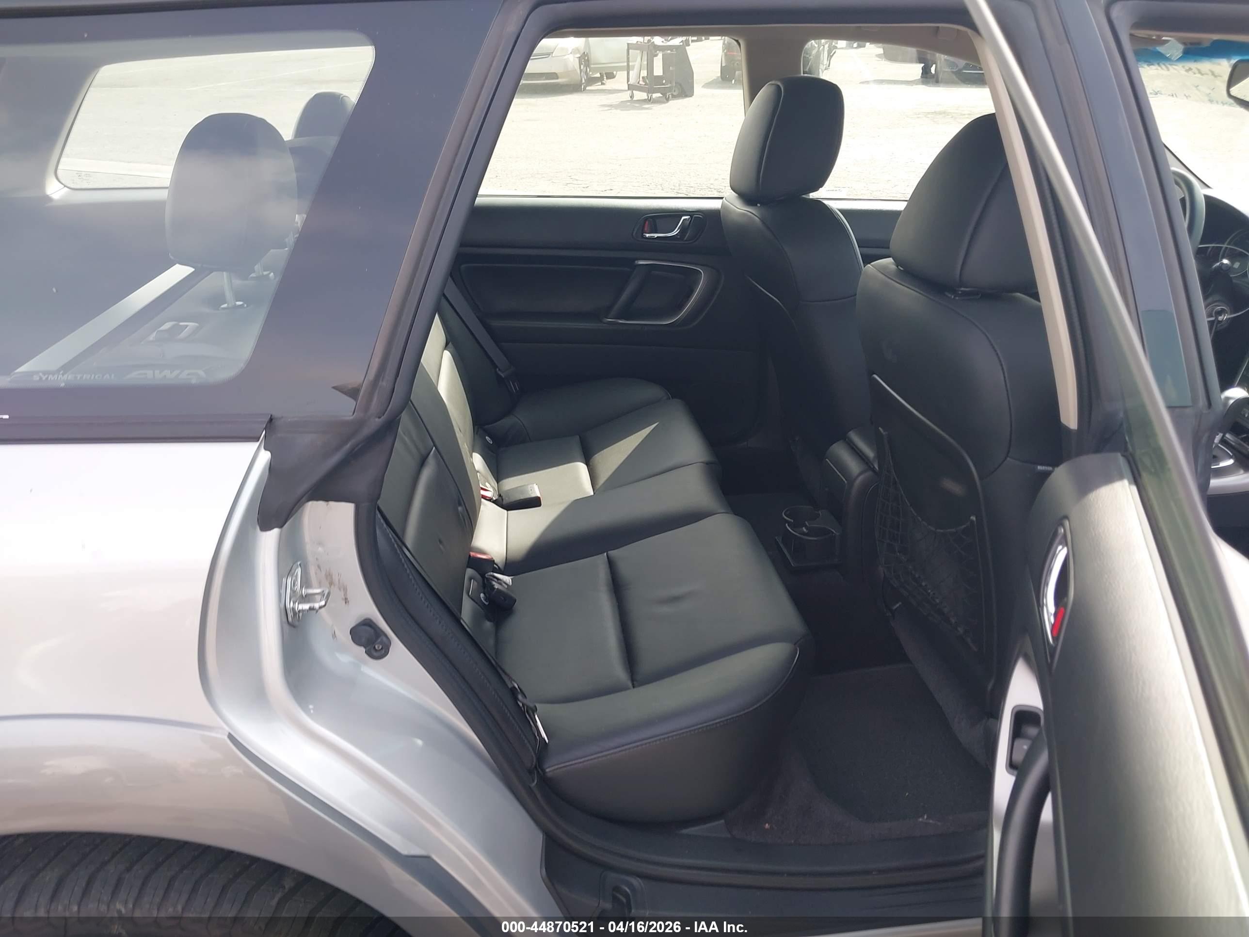 SUBARU OUTBACK image 8