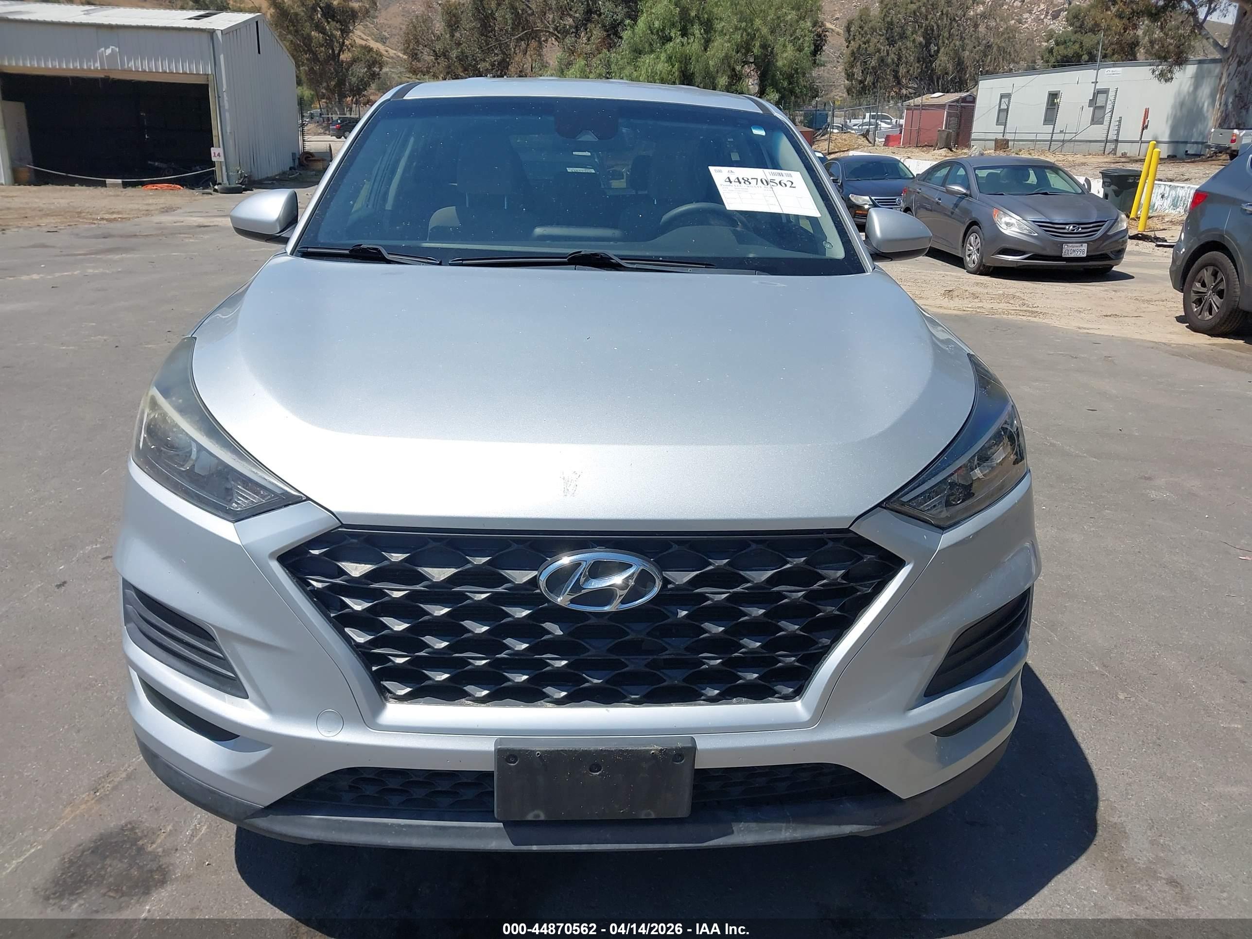 HYUNDAI TUCSON image 6