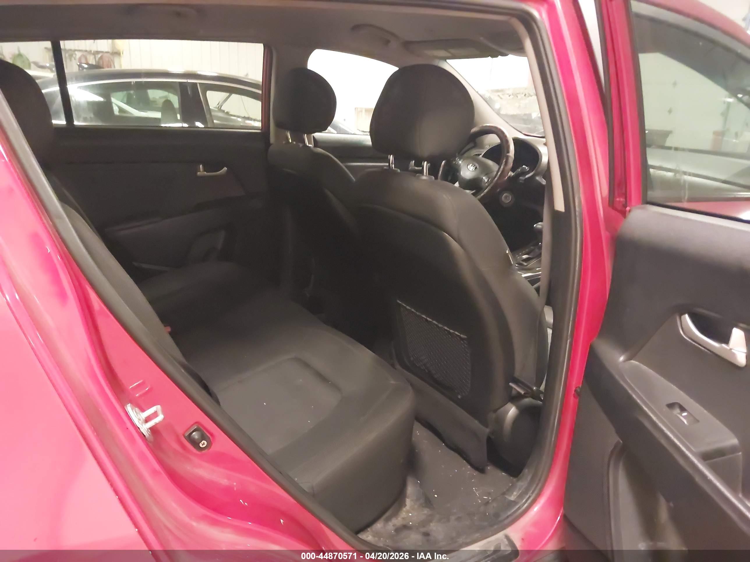 KIA SPORTAGE image 8