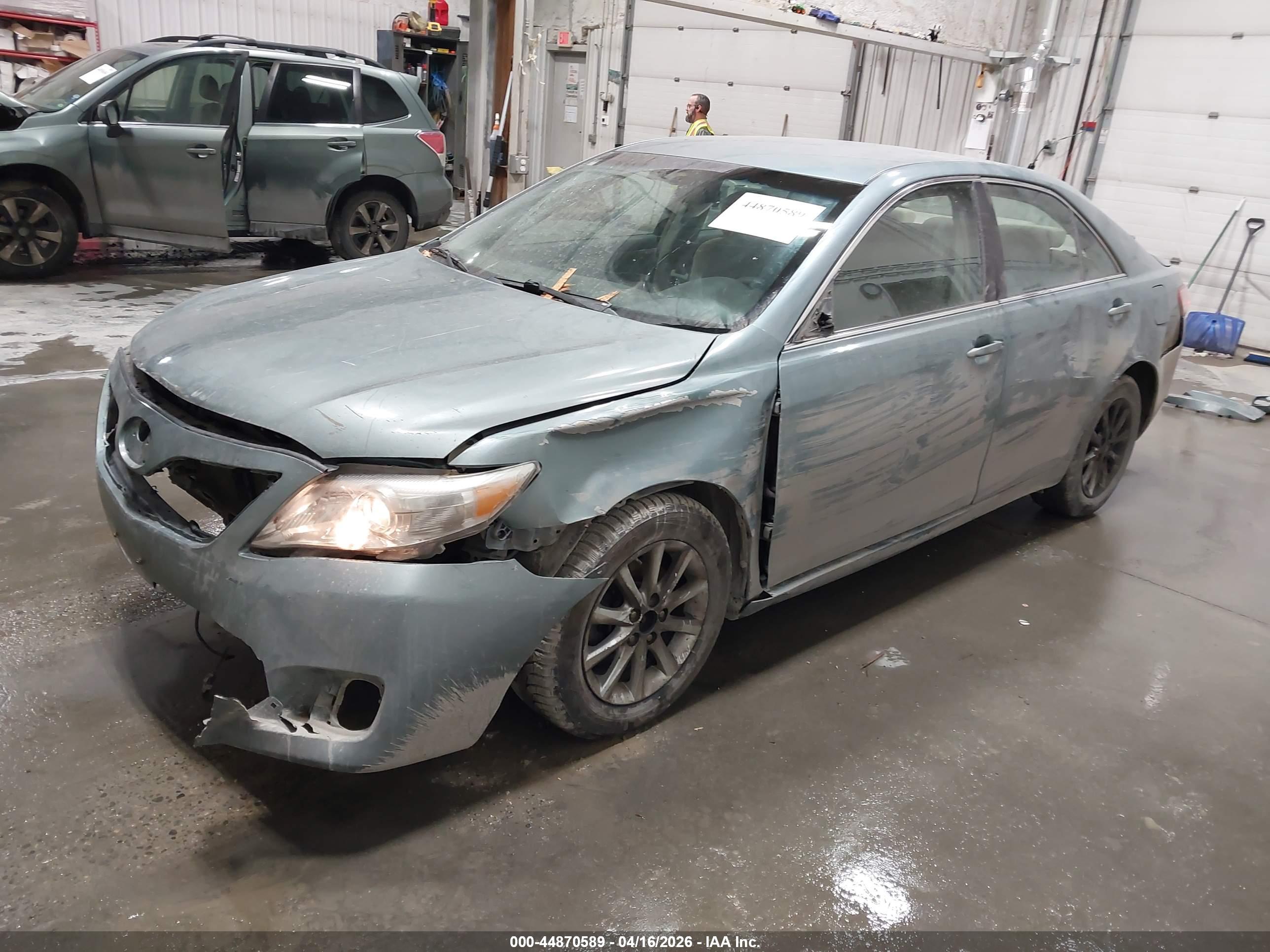 TOYOTA CAMRY image 2