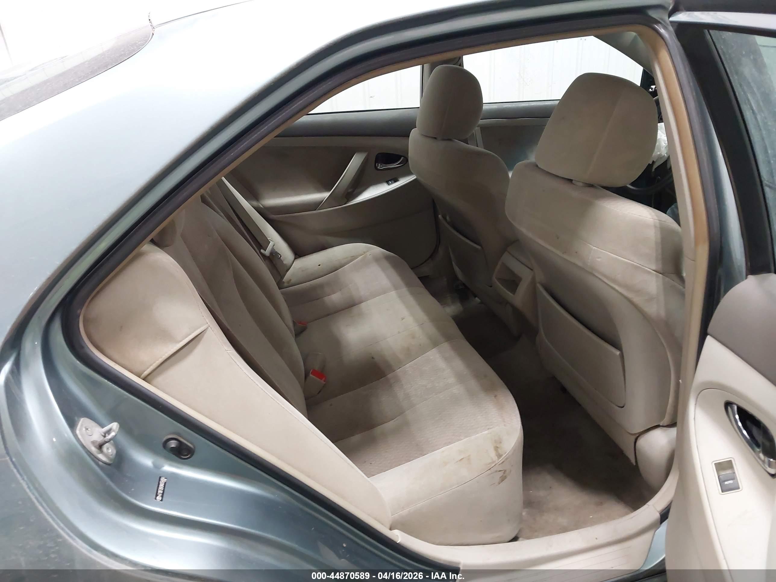 TOYOTA CAMRY image 8