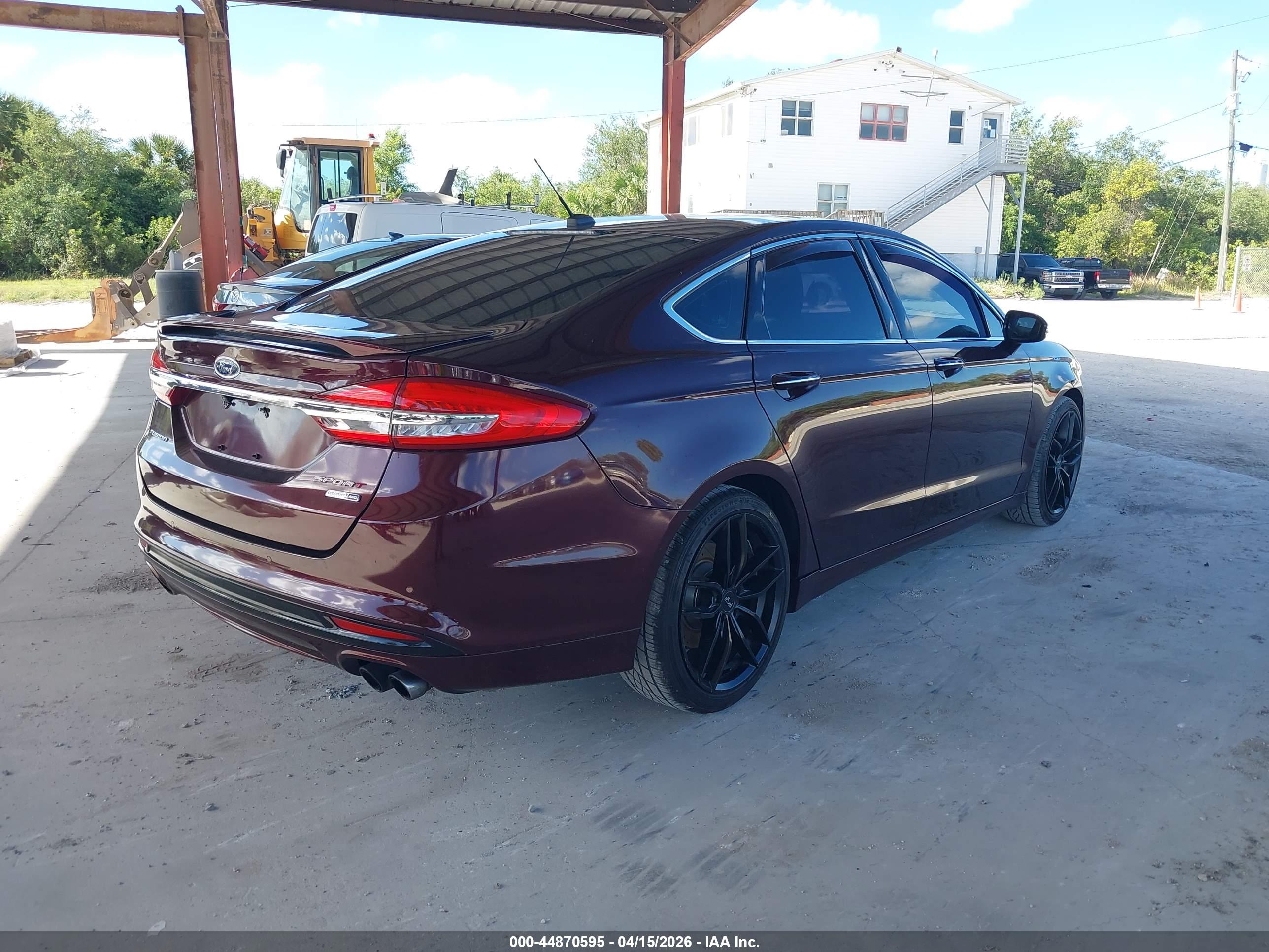 FORD FUSION image 4