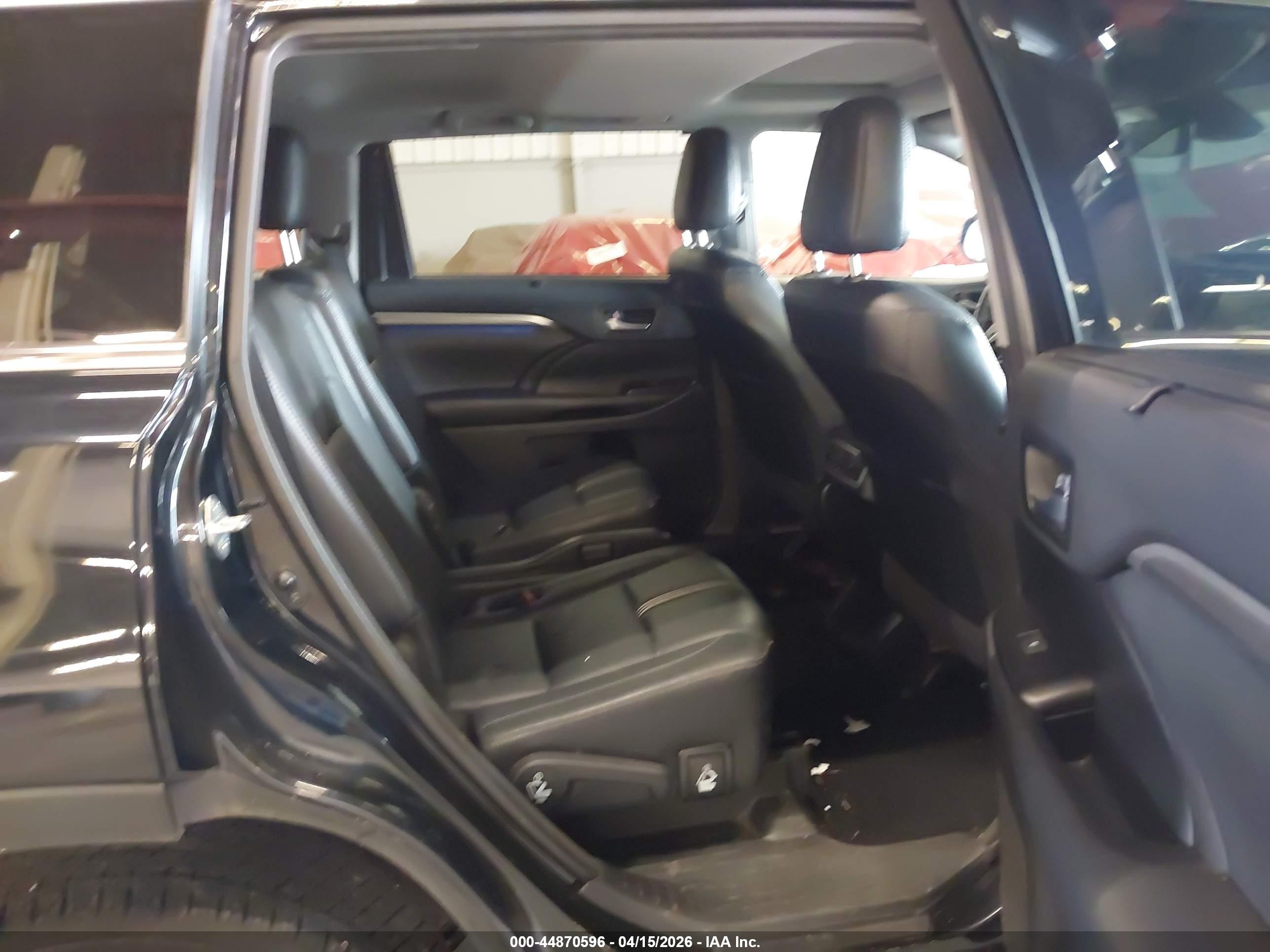 TOYOTA HIGHLANDER image 8