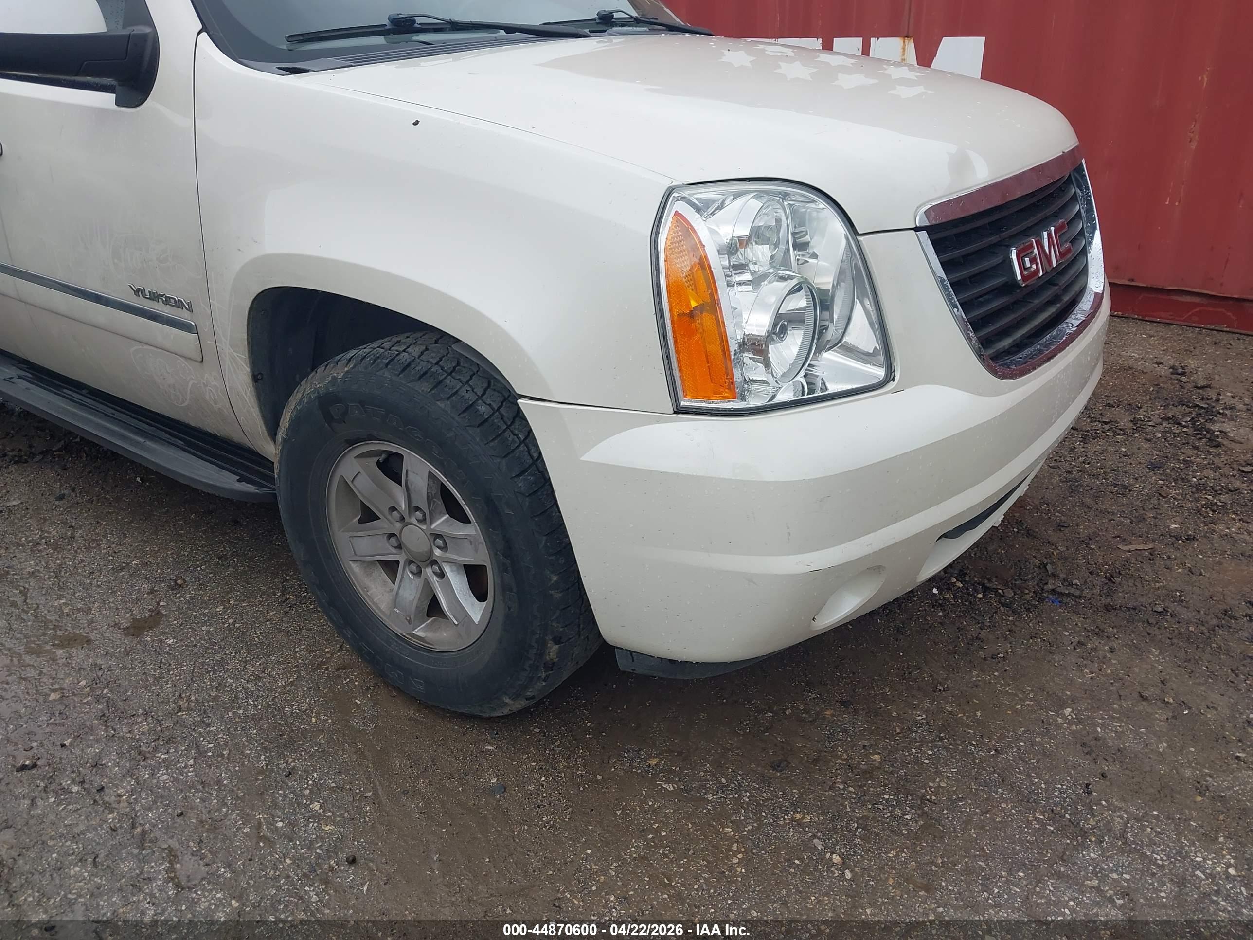 GMC YUKON image 6