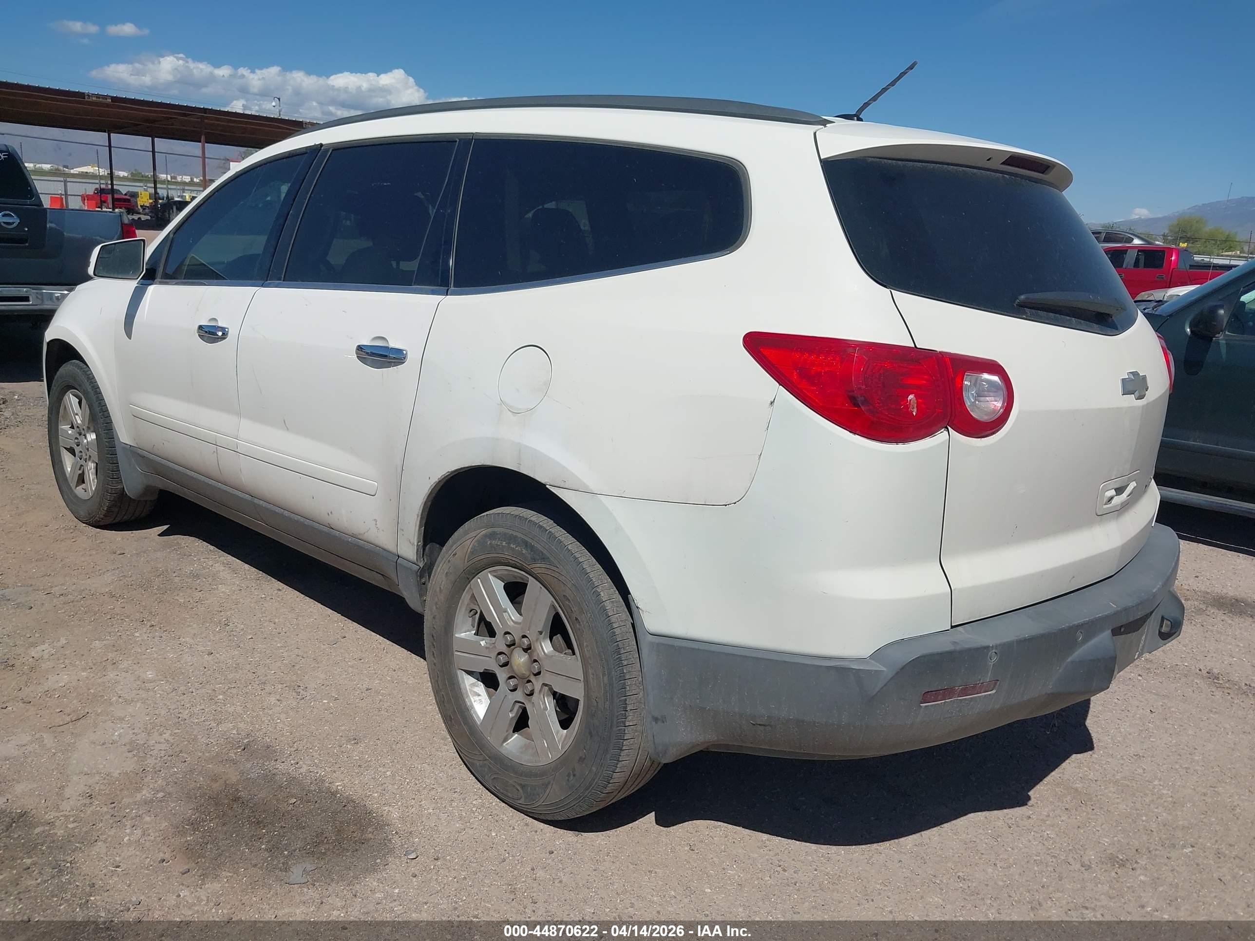 CHEVROLET TRAVERSE image 3