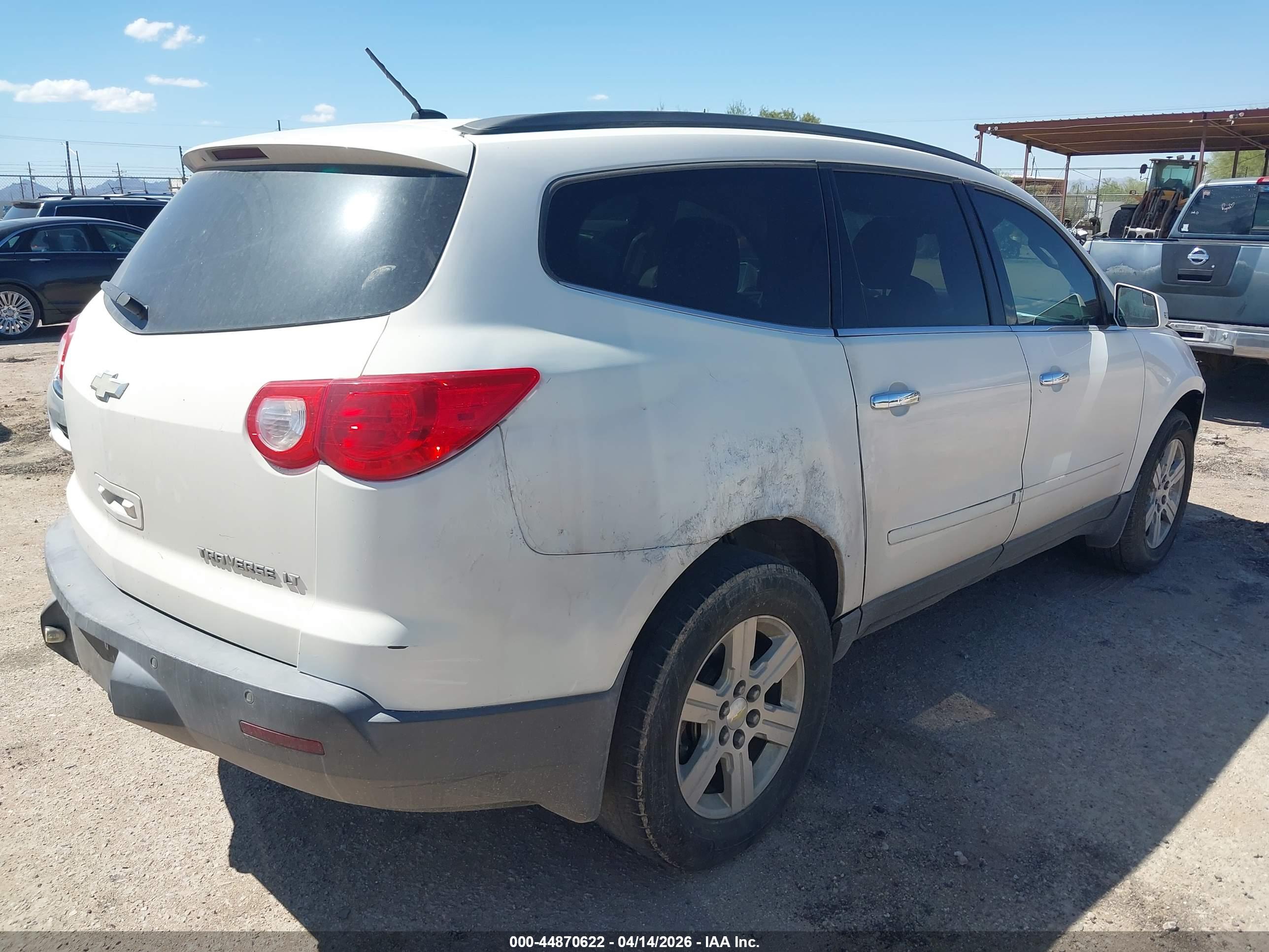 CHEVROLET TRAVERSE image 4