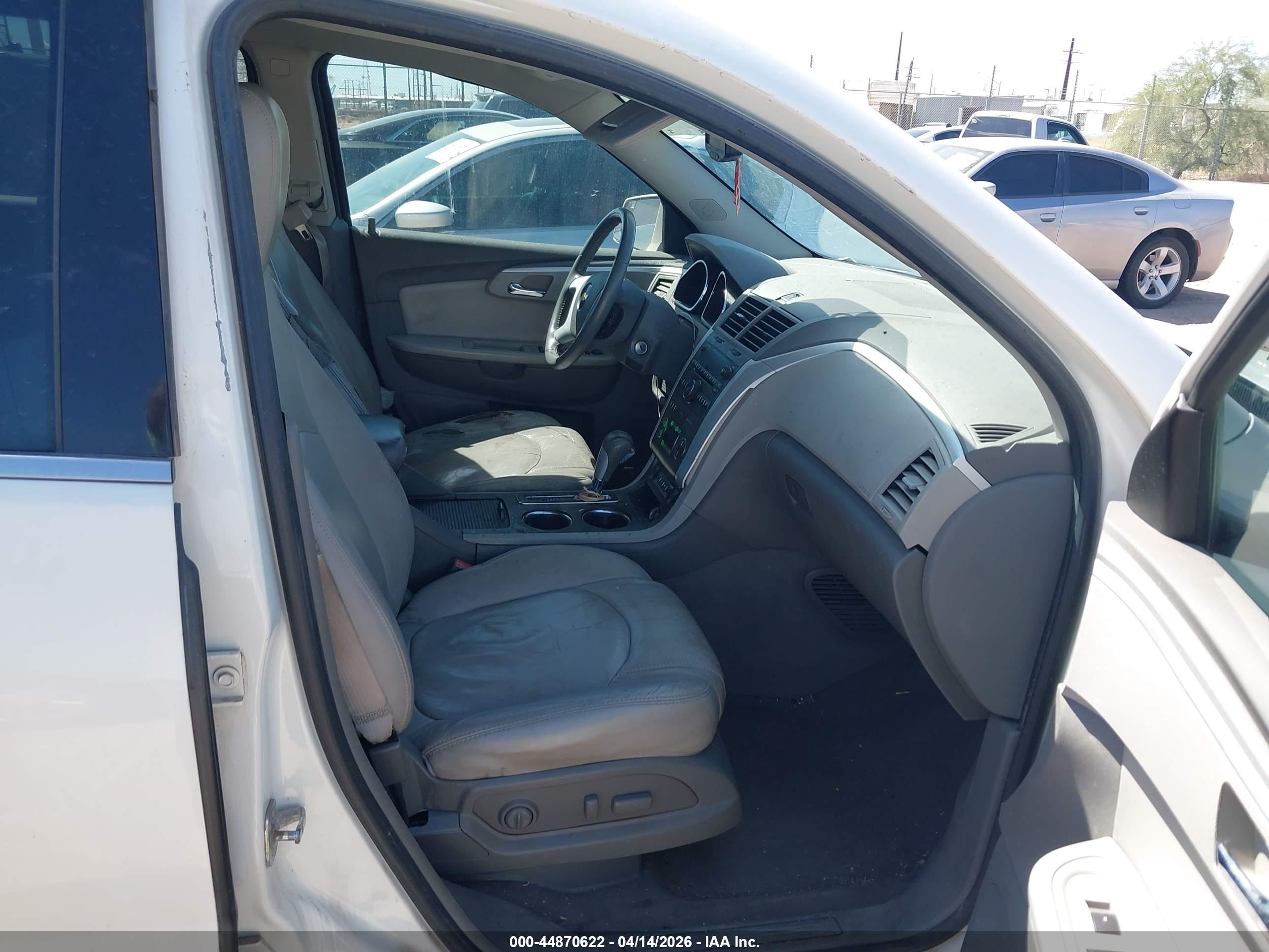 CHEVROLET TRAVERSE image 5