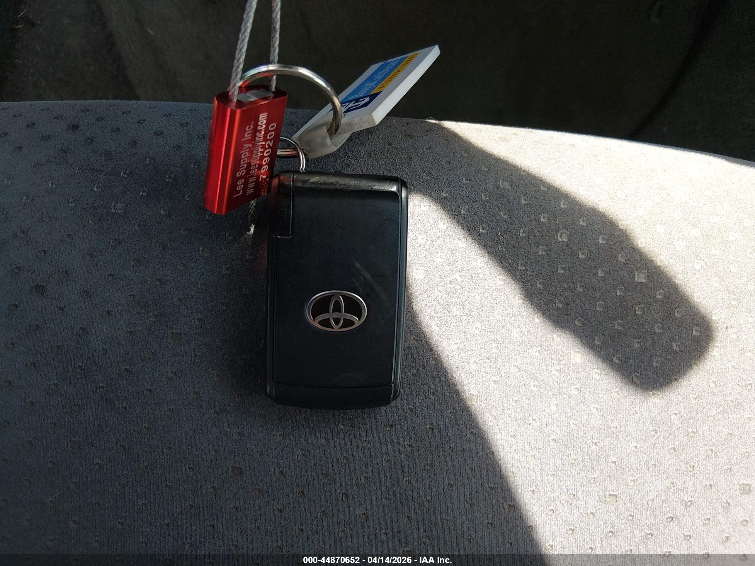 TOYOTA PRIUS image 11