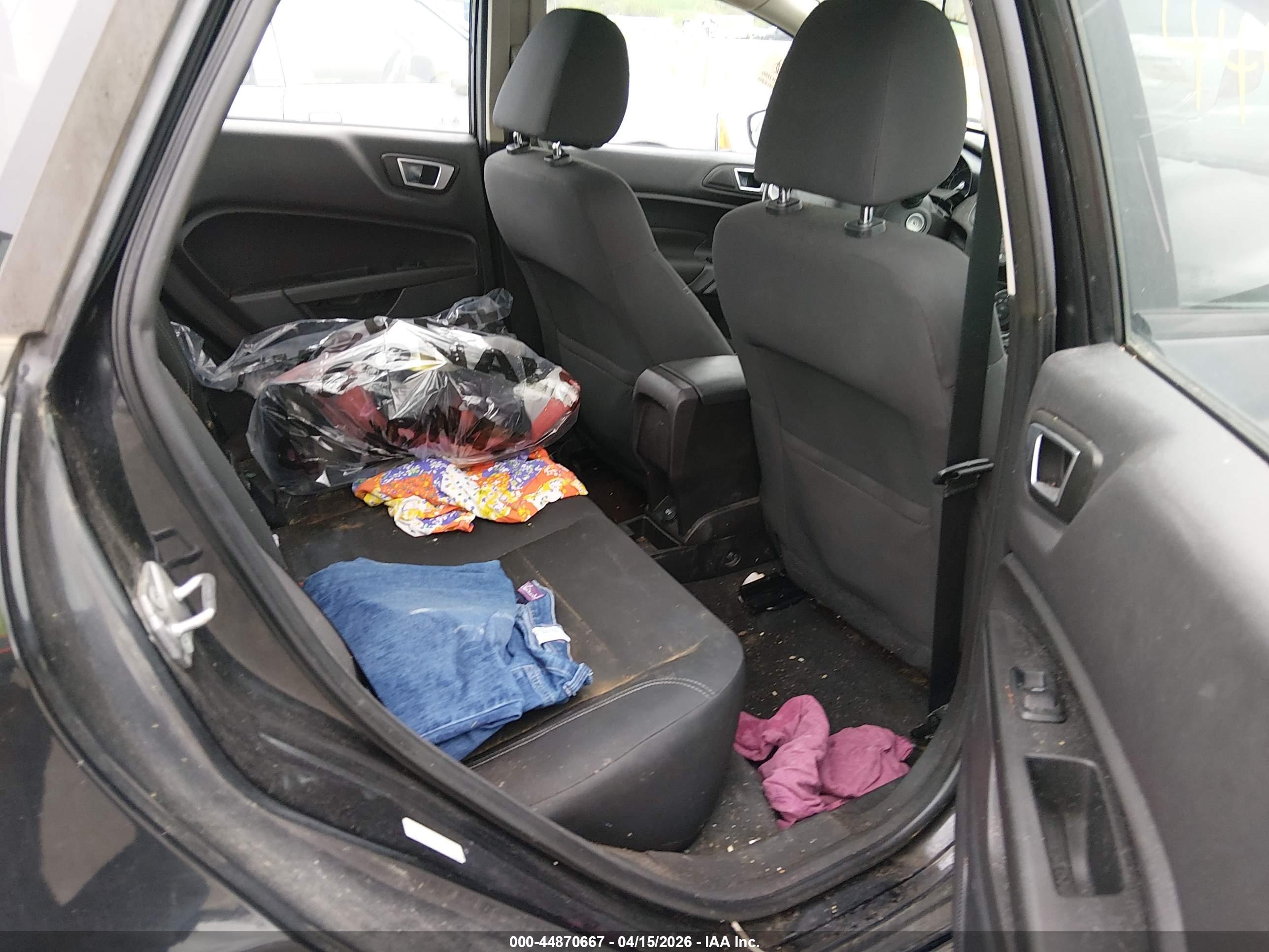 FORD FIESTA image 8