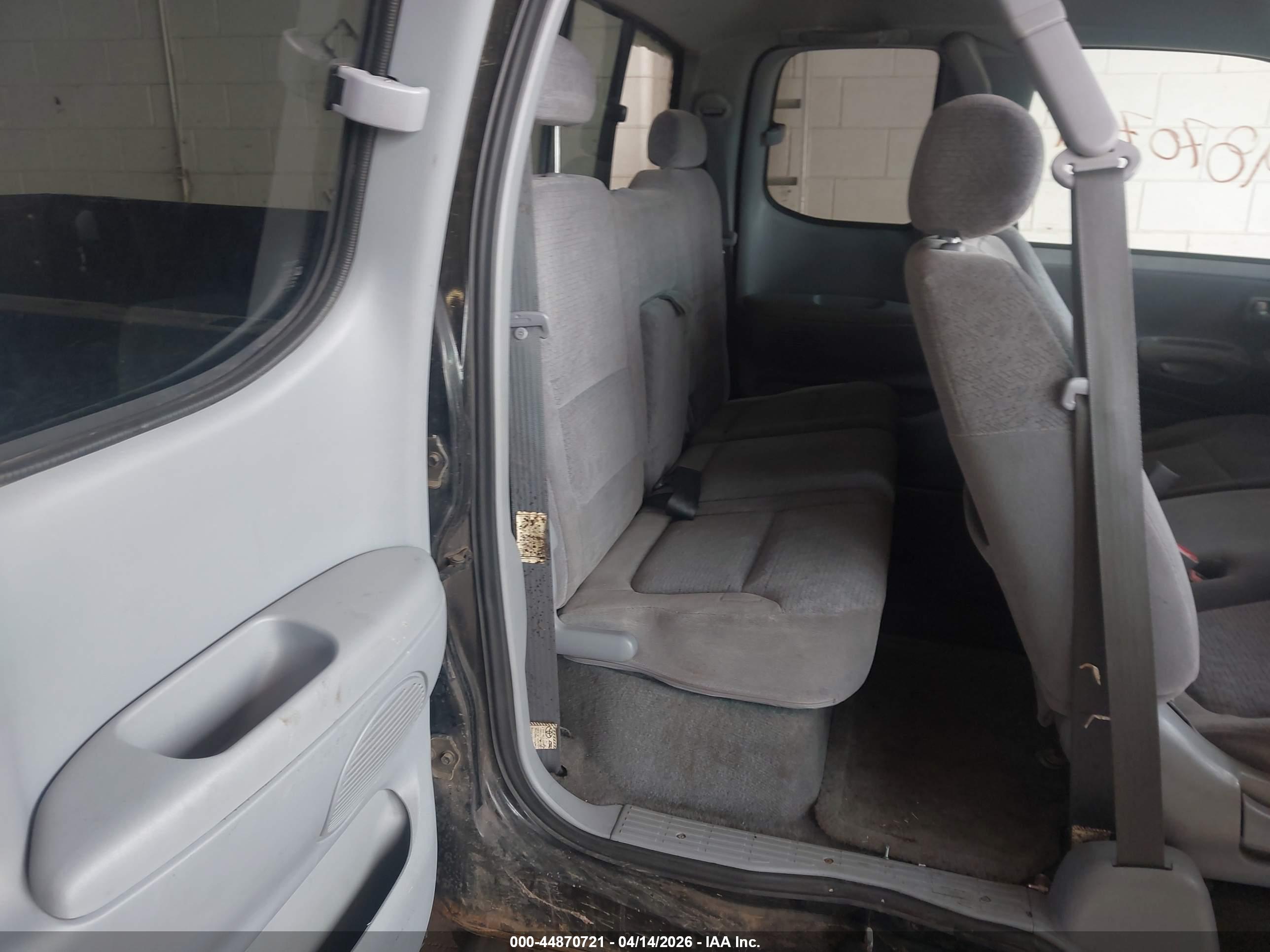 TOYOTA TUNDRA image 8