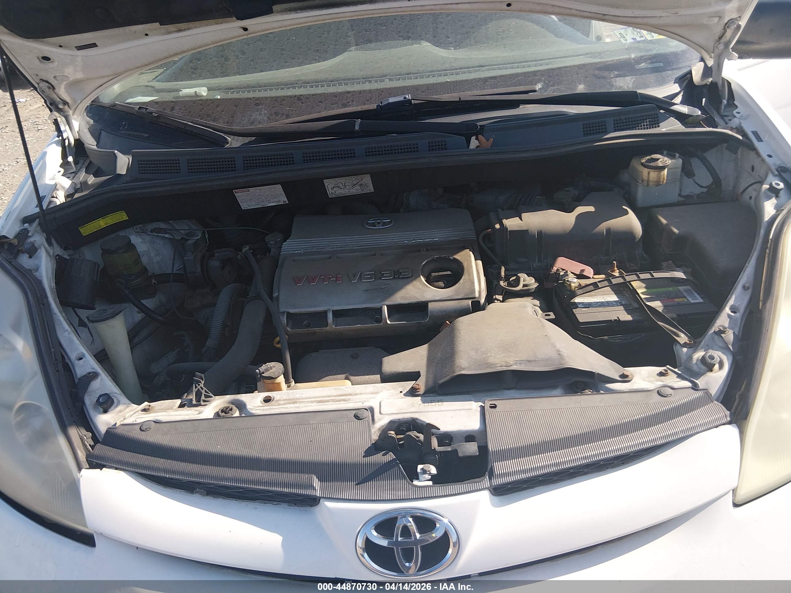 TOYOTA SIENNA image 10