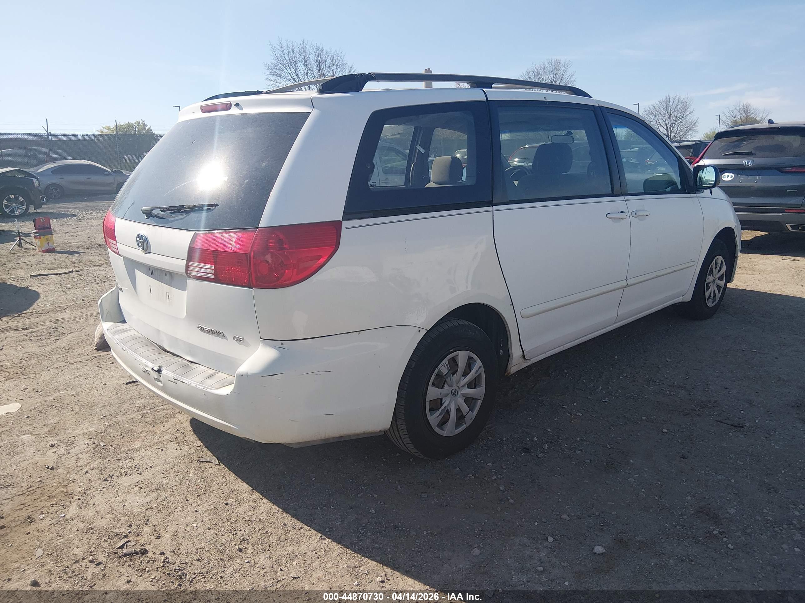 TOYOTA SIENNA image 4