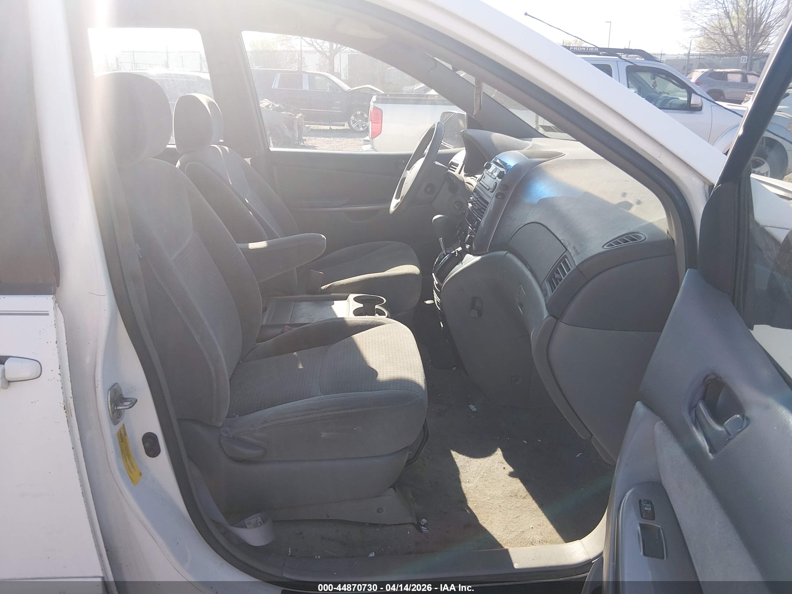 TOYOTA SIENNA image 5