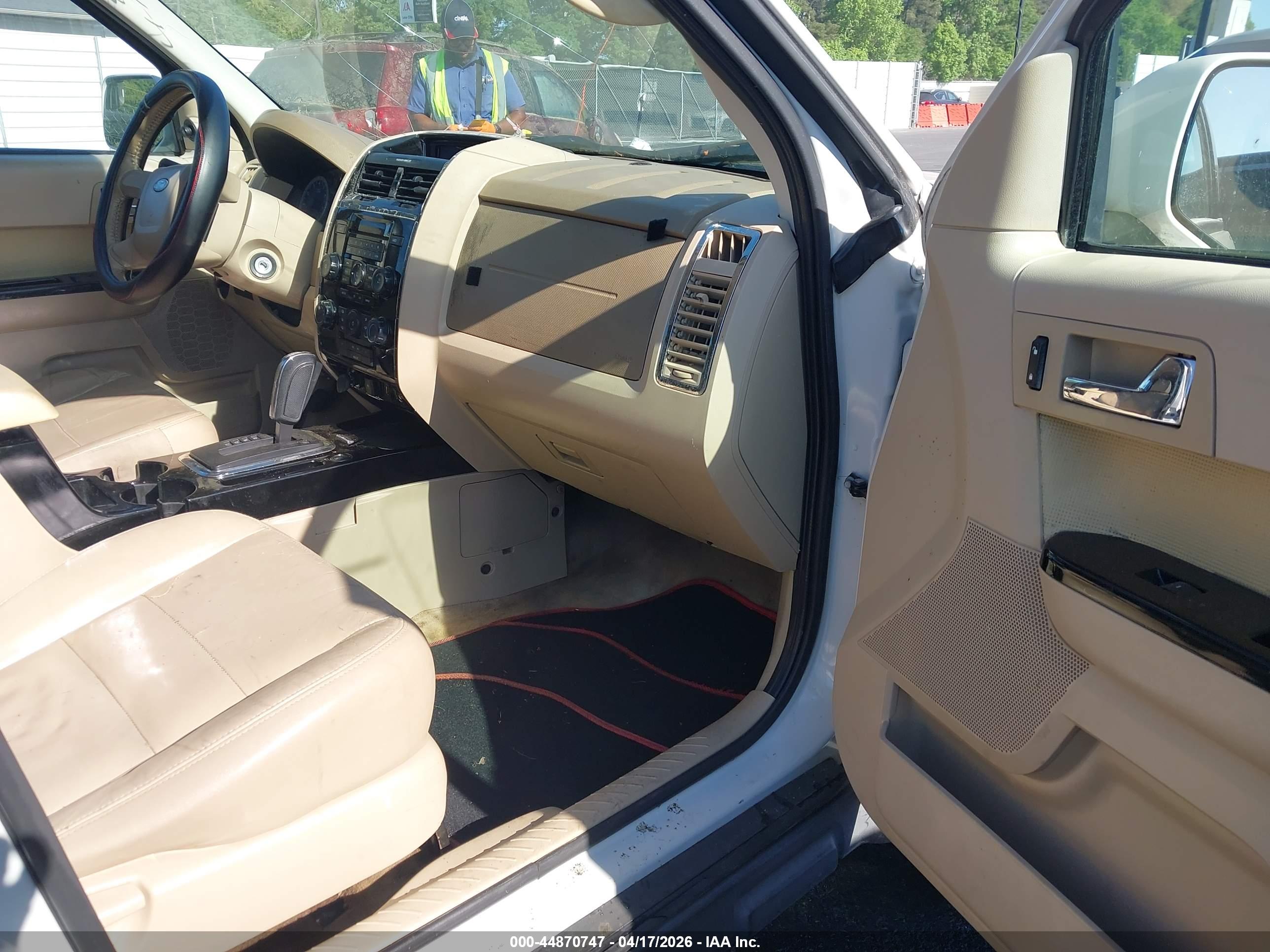 FORD ESCAPE image 5