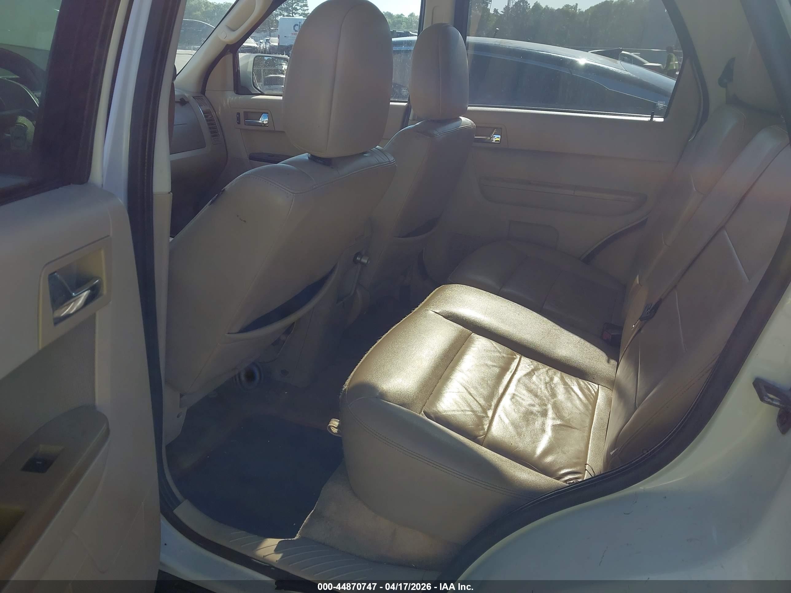 FORD ESCAPE image 8