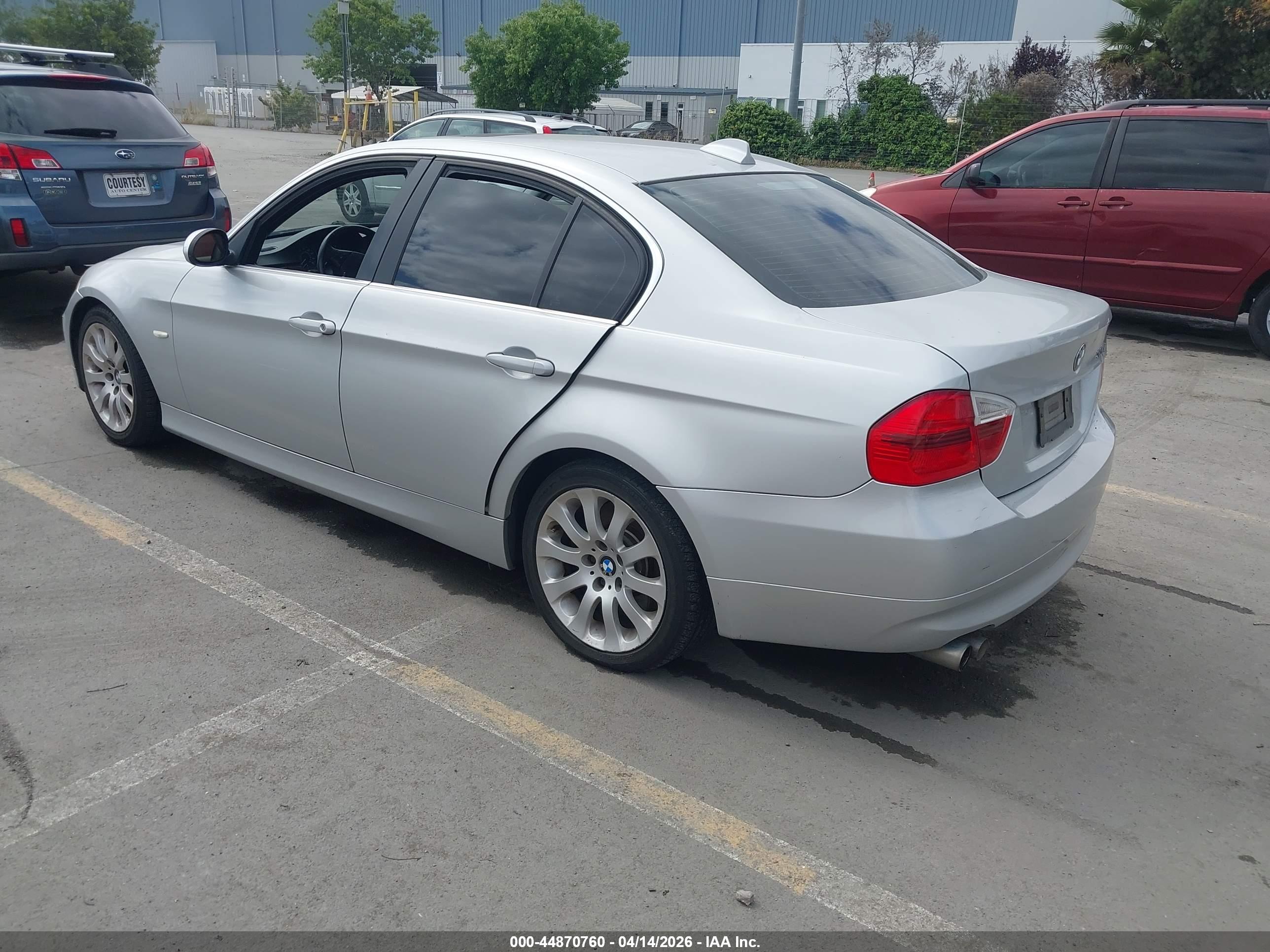 BMW 330I image 3