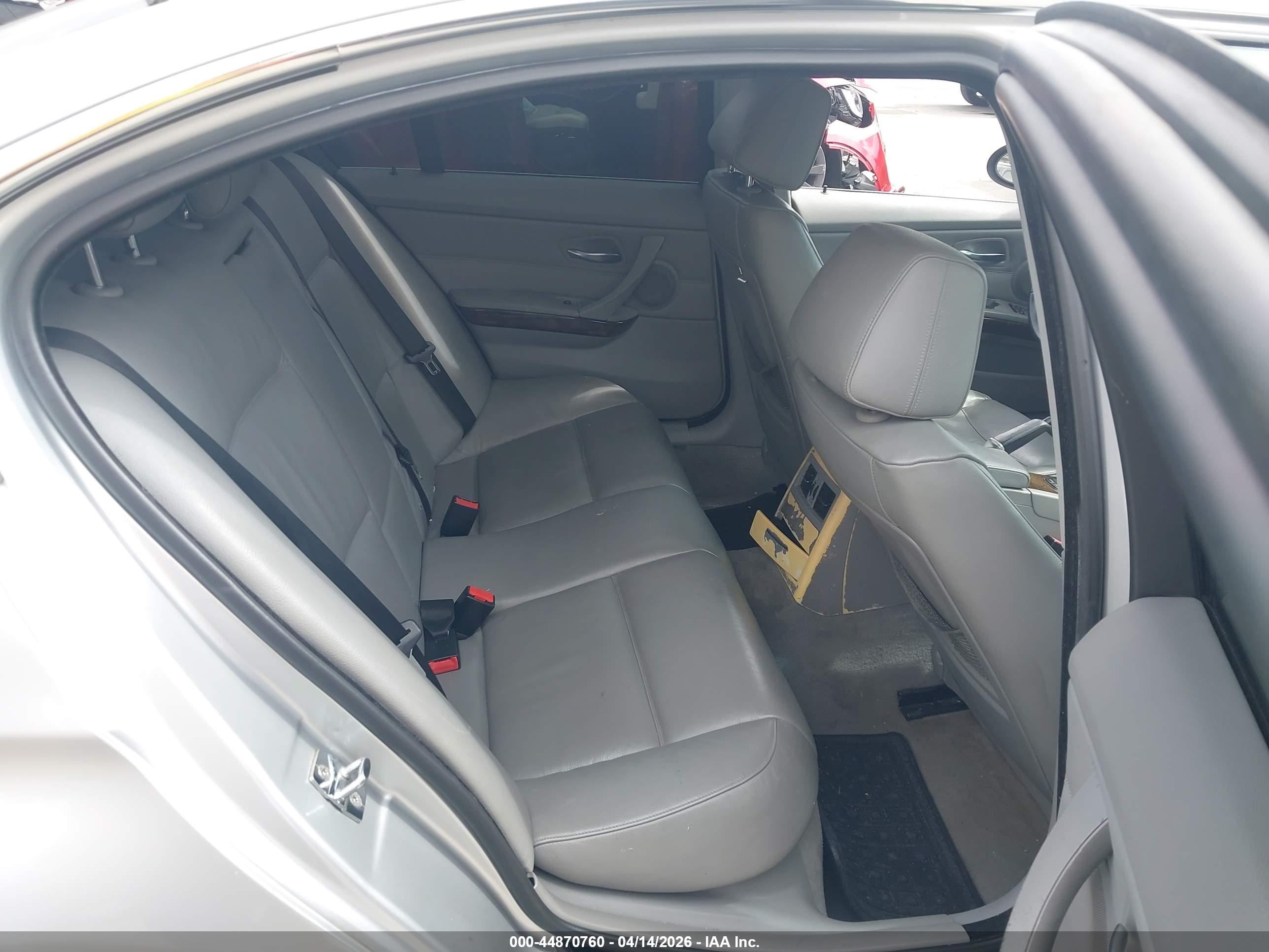 BMW 330I image 8