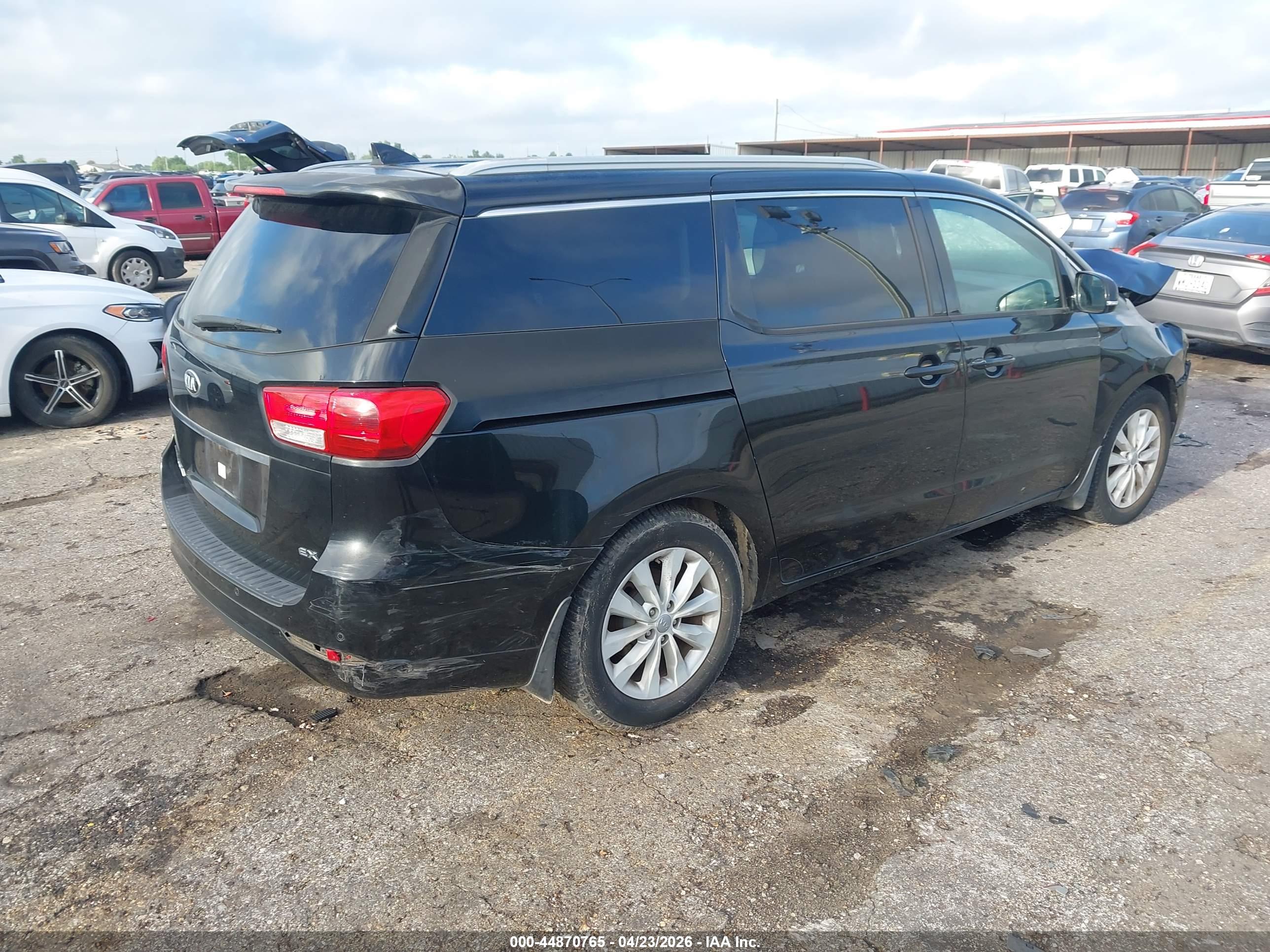 KIA SEDONA image 4