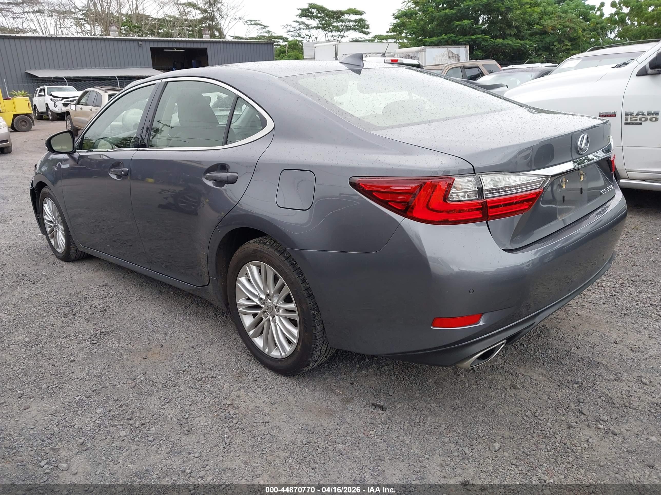 LEXUS ES image 3